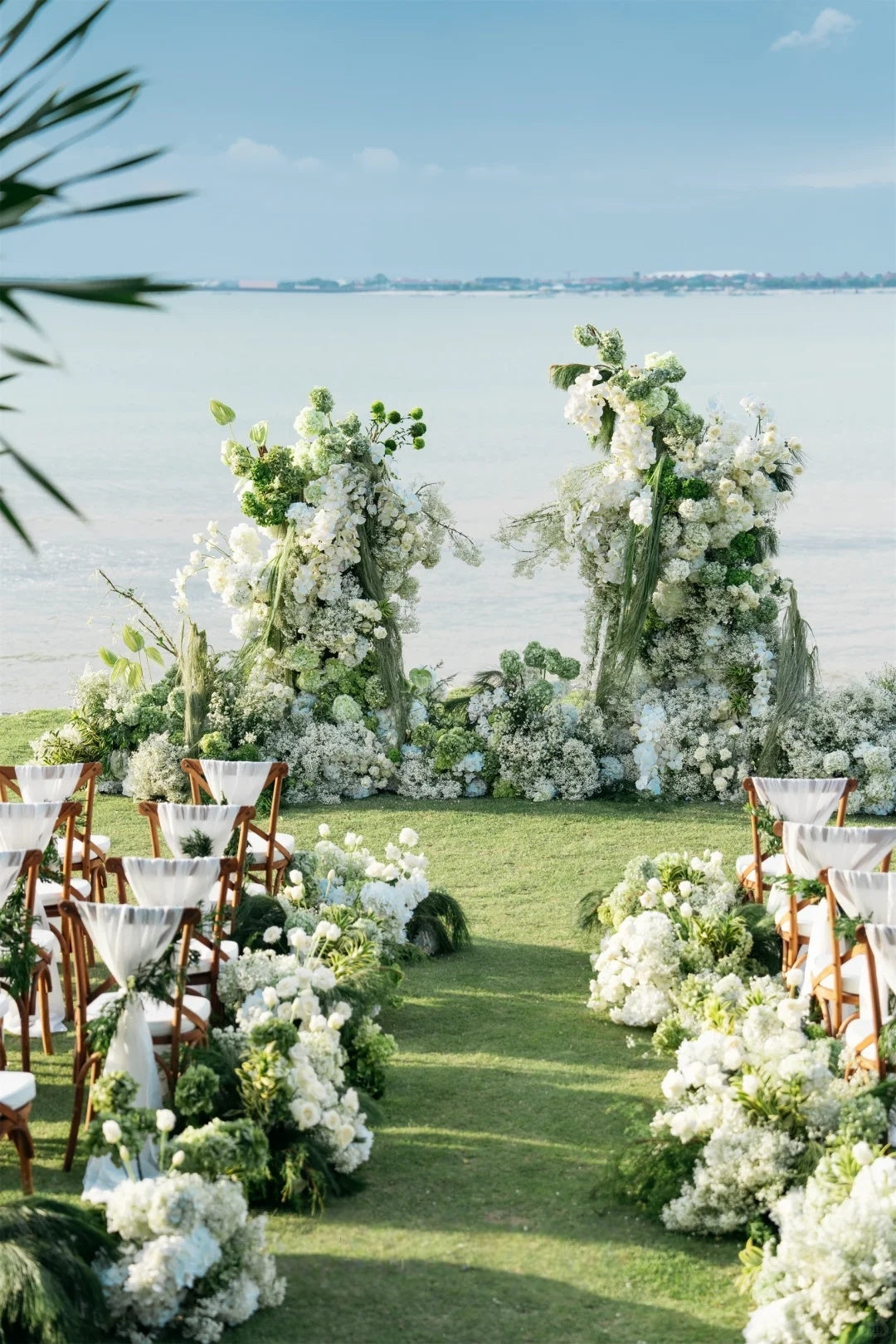 🌿 Oceanfront Wedding Design in Bali: Lush White & Green Floral Ceremony with Natural Coastal Elegance