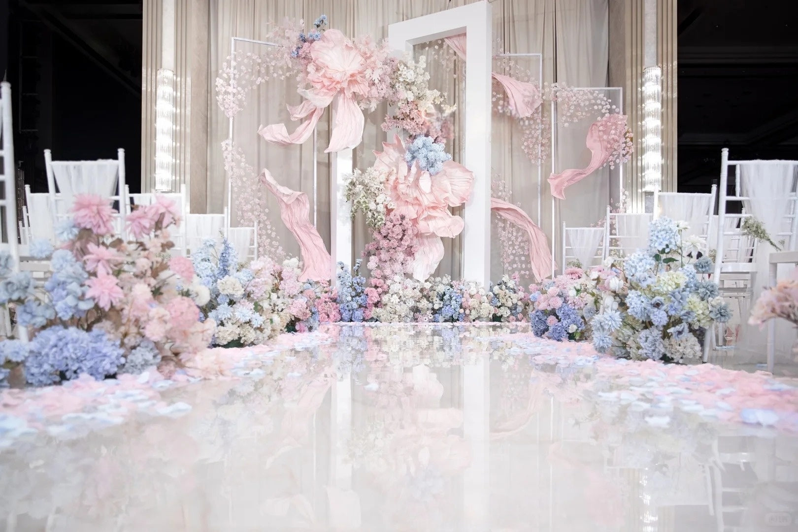 🌸 When Spring Meets Modern Art: A Wedding That Feels Like a Living Installation