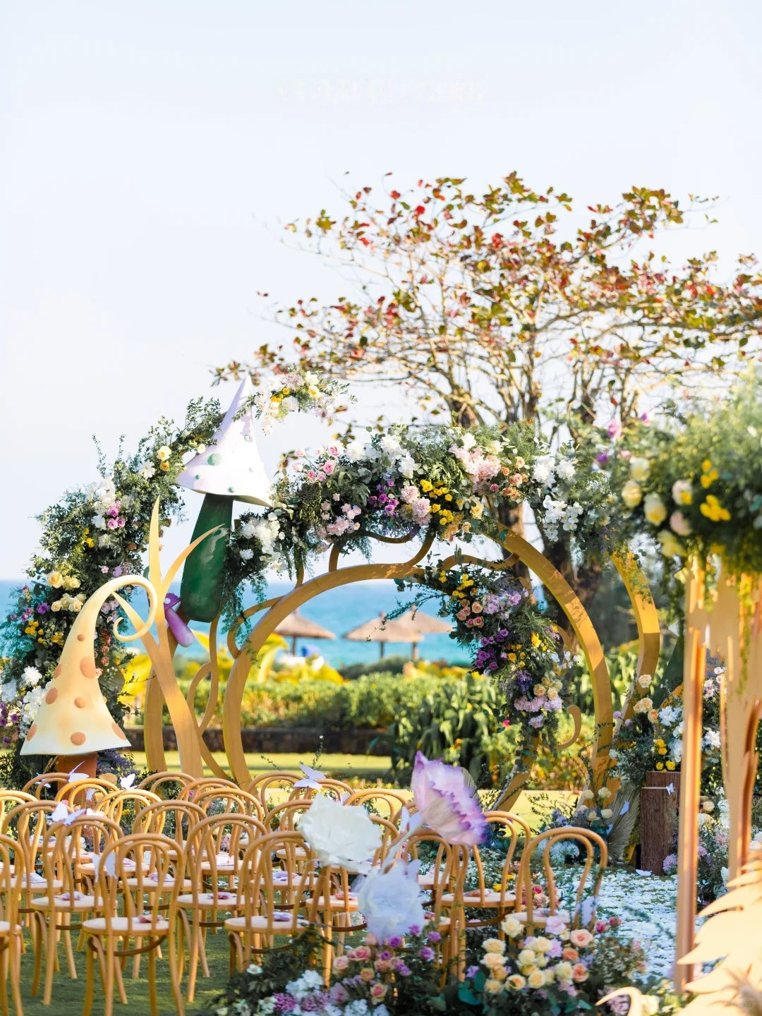 🌿 Sanya Fairy-Tale Garden Wedding Inspiration with Mushroom Decor and Coastal Romance