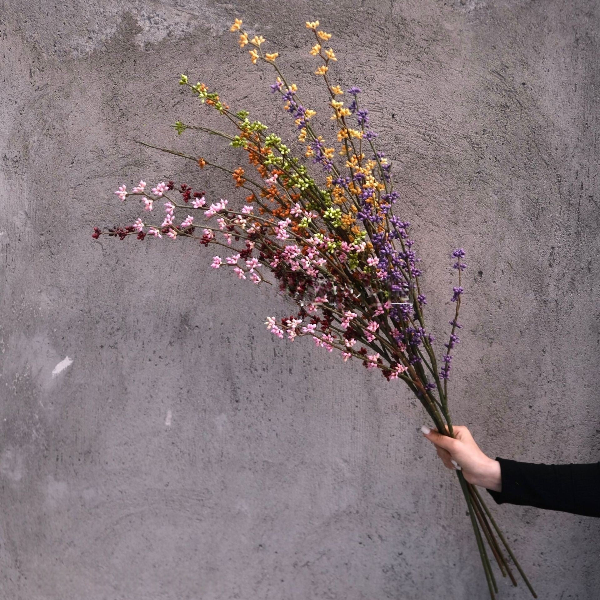 Conjunto de Flores Artificiales Negras y Rosas – Decoración Moderna para Fondo de Fiesta de Cumpleaños con Arreglo Floral Falso FA-255