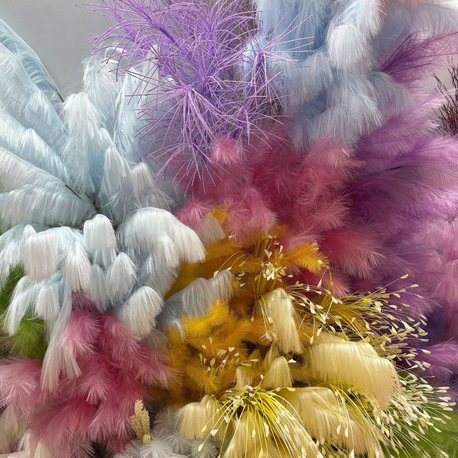 Schwarz-rosa Kunstblumen-Set – Moderne Geburtstagsparty-Hintergrunddekoration mit Kunstblumenarrangement FA-255