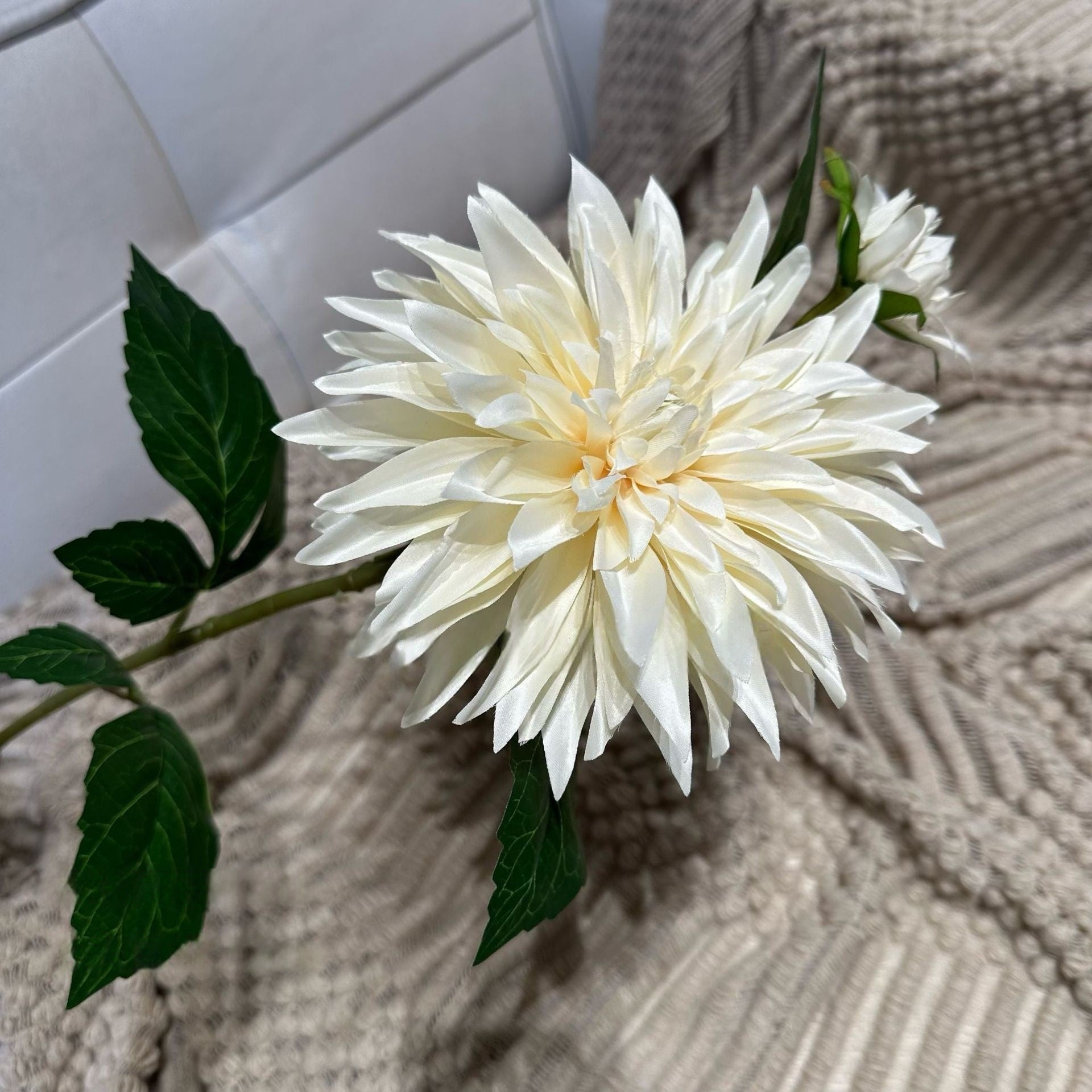 European Artificial Dahlia – Lifelike Silk Flower for Centerpieces & Bouquets FS-1026