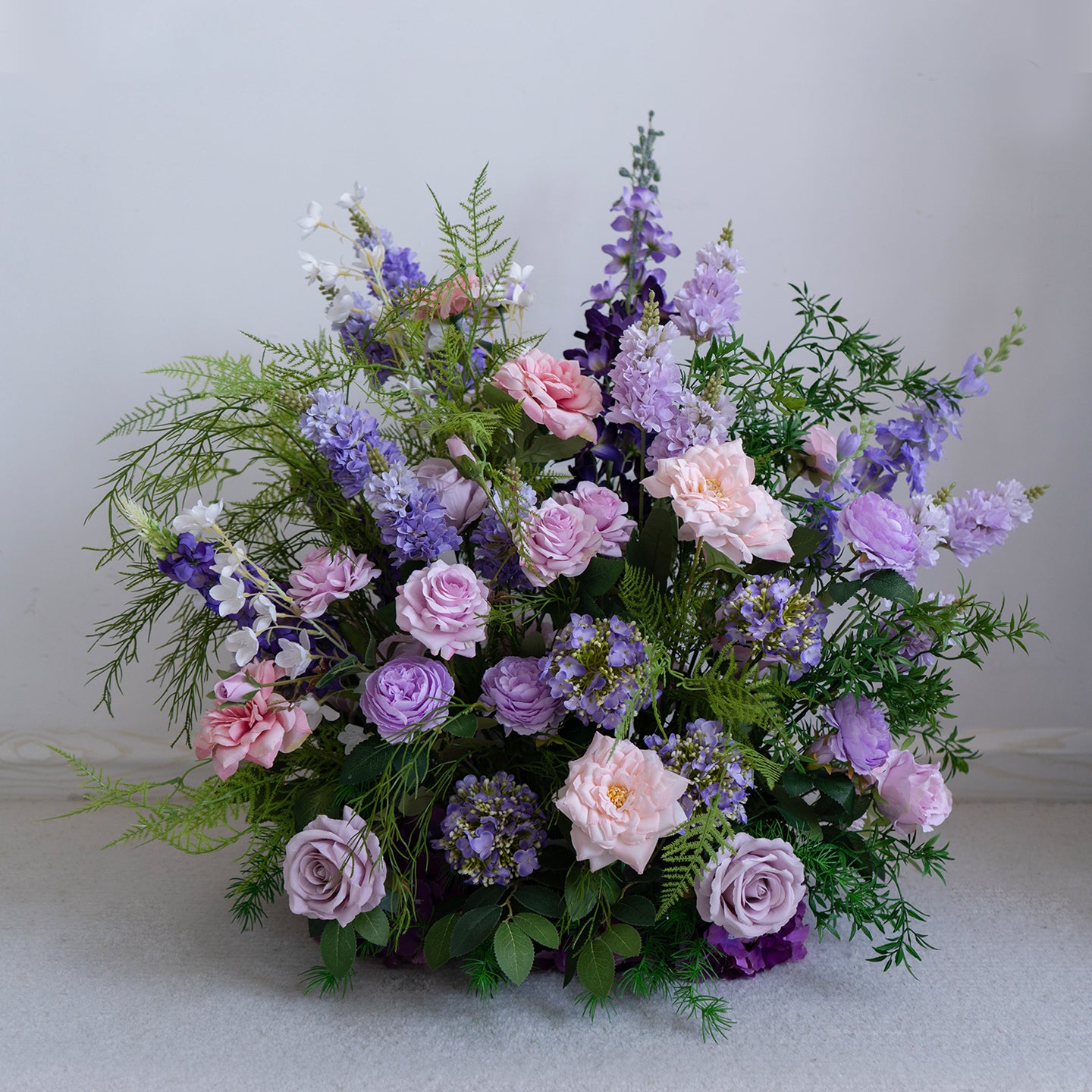 Eleganter Blumenbogen in Mondform für die Hochzeitszeremonie – Künstlicher Blumenbogen für Hochzeiten, Veranstaltungen und besondere Anlässe