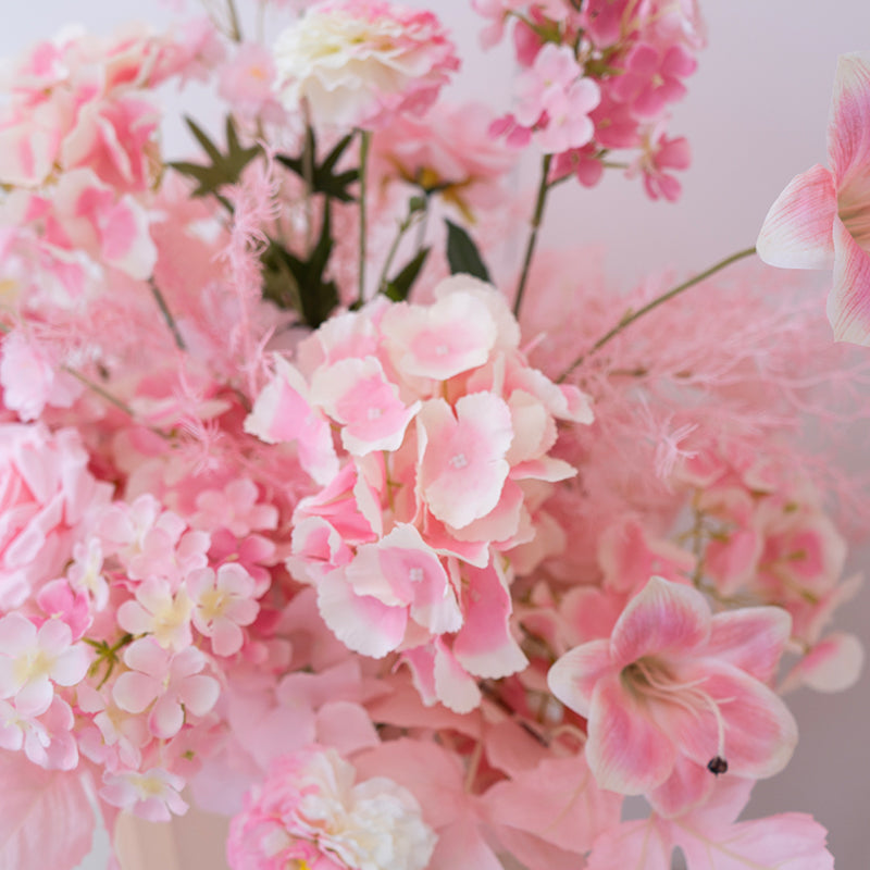 Pfirsich-weißes Kunstblumenarrangement – Romantisches Event-Tisch- und Schild-Styling-Set FA-263