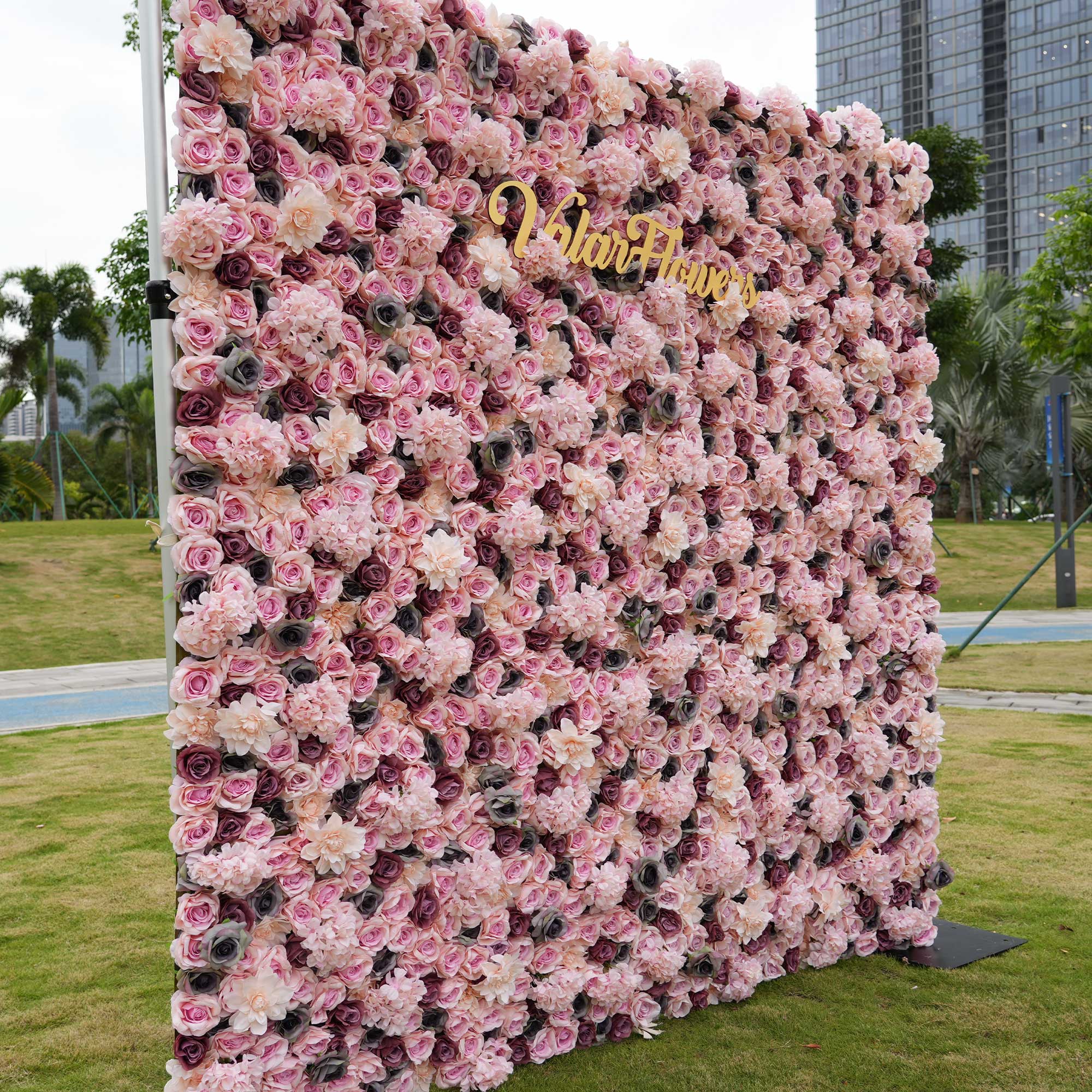 バラーフラワーロールアップファブリック人工ミックスブラウンとピンクがかったグレーのフラワーウォールウェディングバックドロップ、フローラルパーティーデコレーション、イベントフォトグラフィー-VF-062