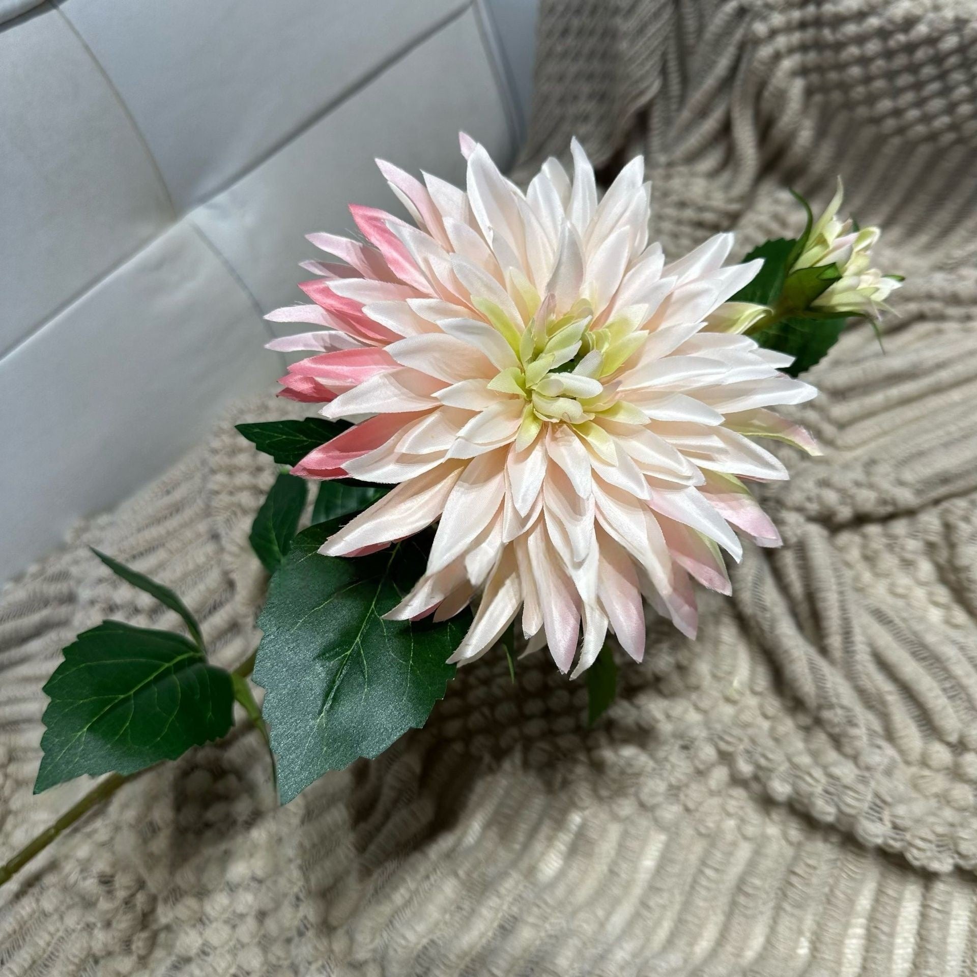 European Artificial Dahlia – Lifelike Silk Flower for Centerpieces & Bouquets FS-1026