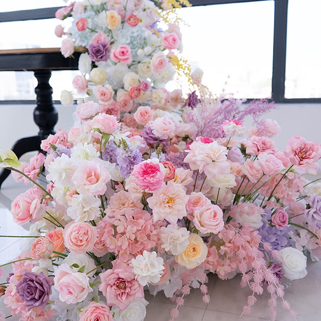 Corredor de mesa floral falso en tonos malva romántico y rubor, flores elegantes en cascada para ocasiones especiales FA-238