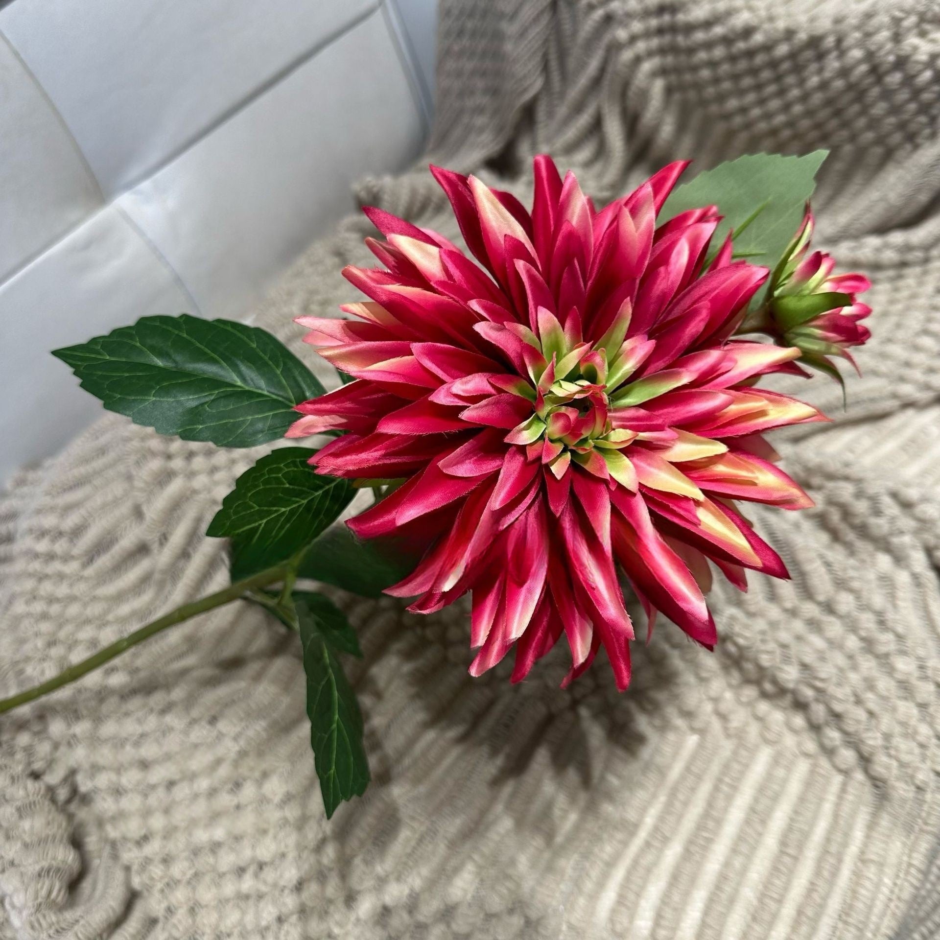 European Artificial Dahlia – Lifelike Silk Flower for Centerpieces & Bouquets FS-1026