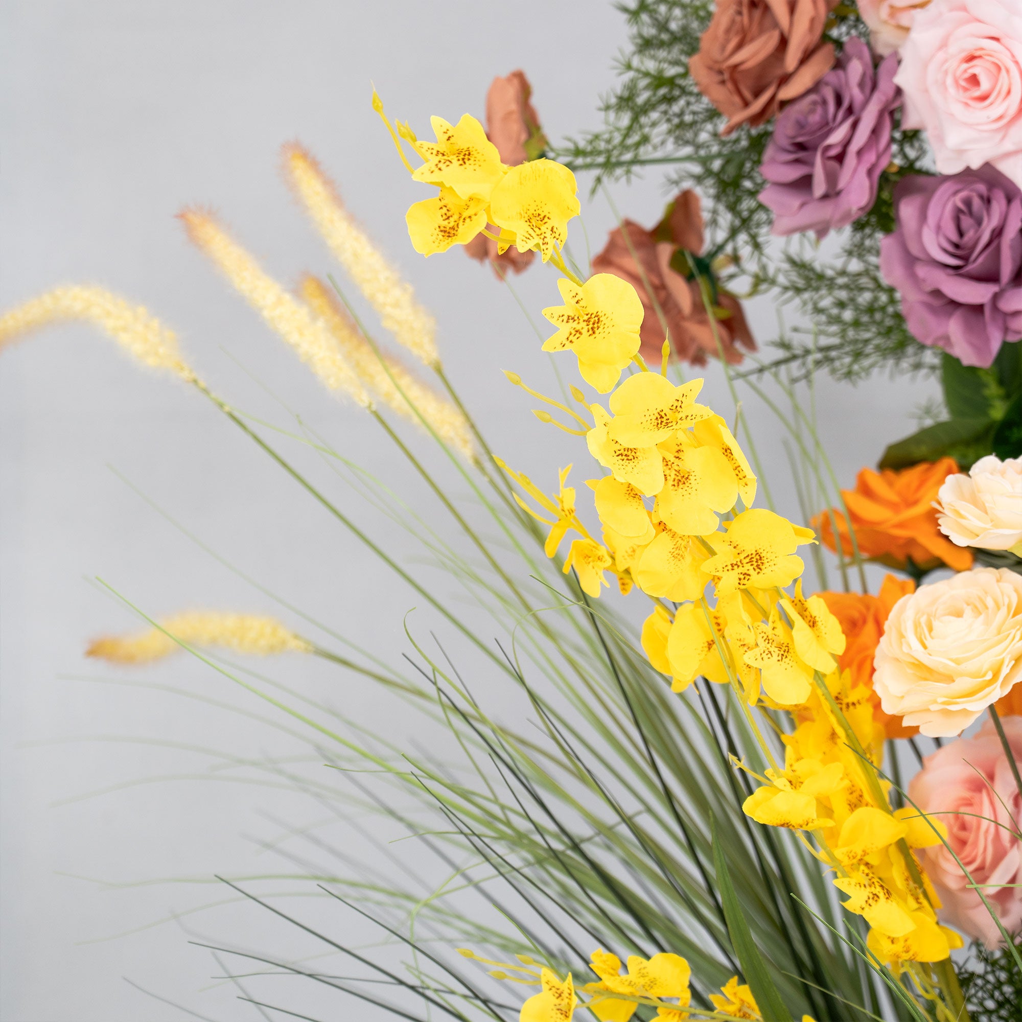 Eleganter Blumenbogen in Mondform für die Hochzeitszeremonie – Künstlicher Blumenbogen für Hochzeiten, Veranstaltungen und besondere Anlässe