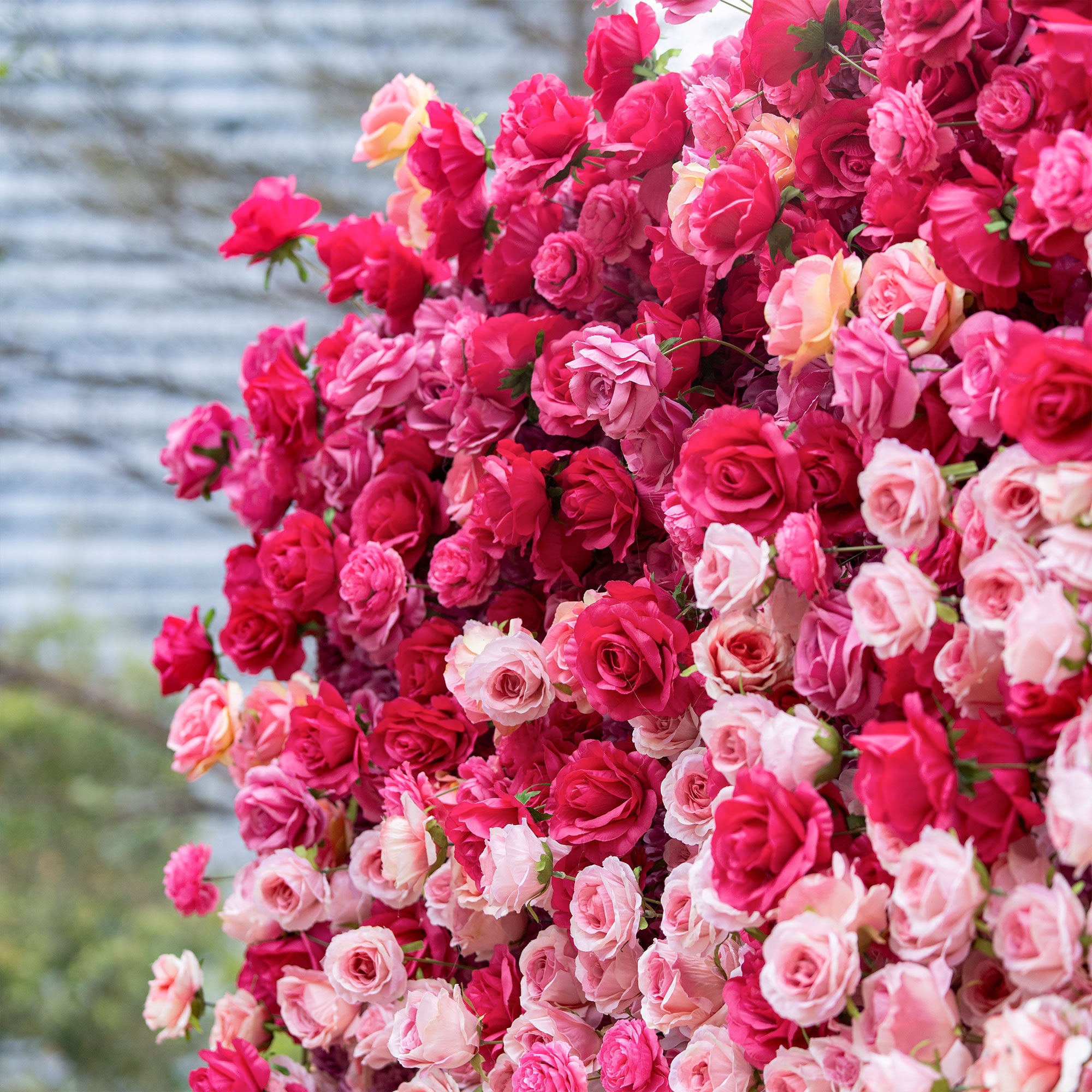 Valar 꽃 롤업 패브릭 인공 빨간색 흰색 그라데이션 꽃 벽 웨딩 배경, 꽃 파티 장식, 이벤트 사진-VF-372