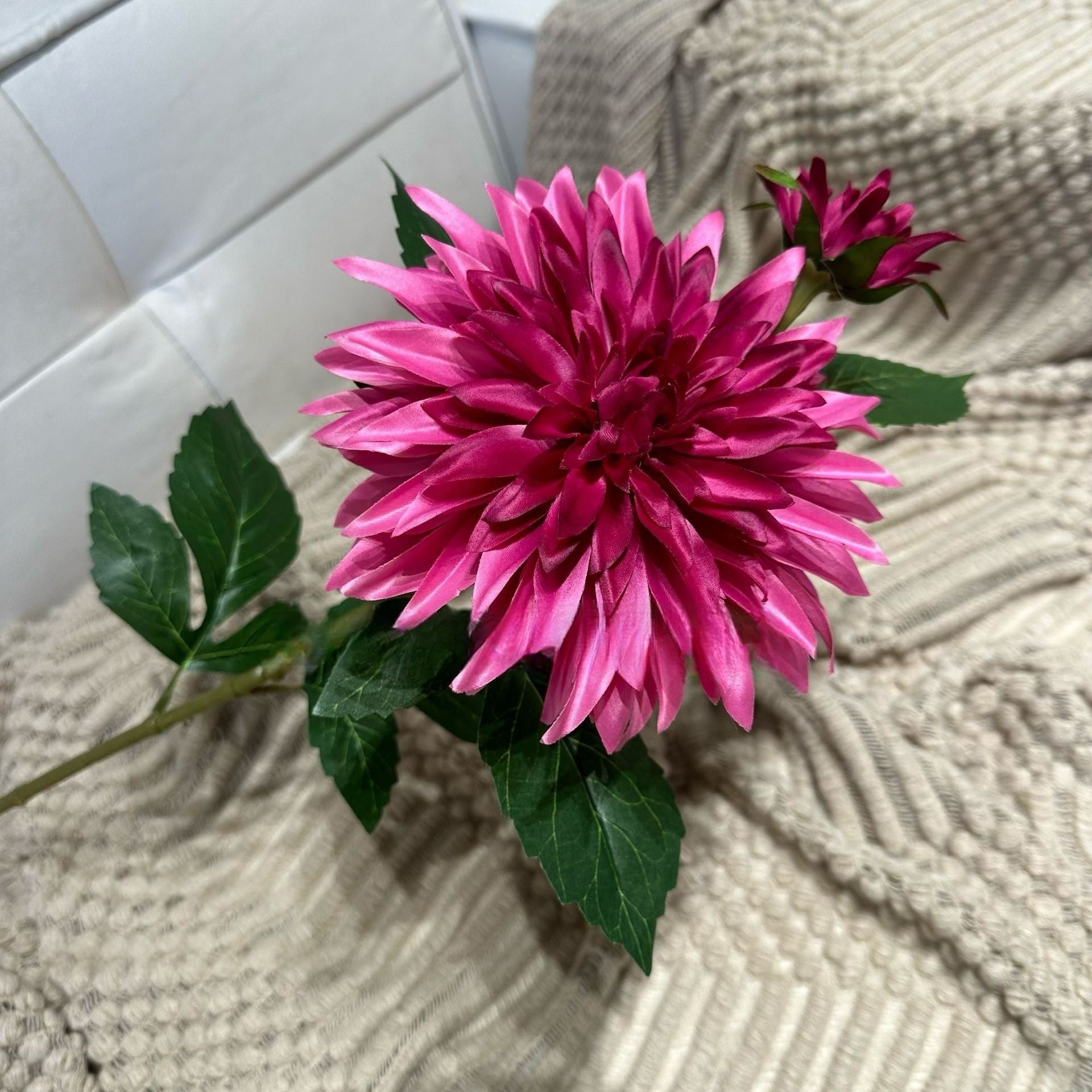 European Artificial Dahlia – Lifelike Silk Flower for Centerpieces & Bouquets FS-1026