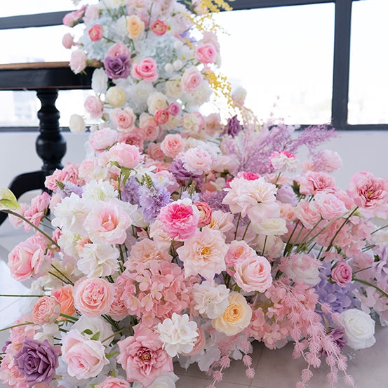 Corredor de mesa floral falso en tonos malva romántico y rubor, flores elegantes en cascada para ocasiones especiales FA-238