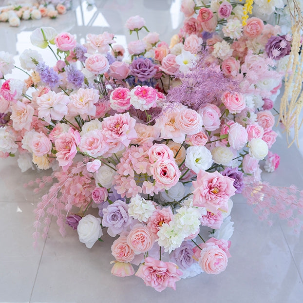 Corredor de mesa floral falso en tonos malva romántico y rubor, flores elegantes en cascada para ocasiones especiales FA-238