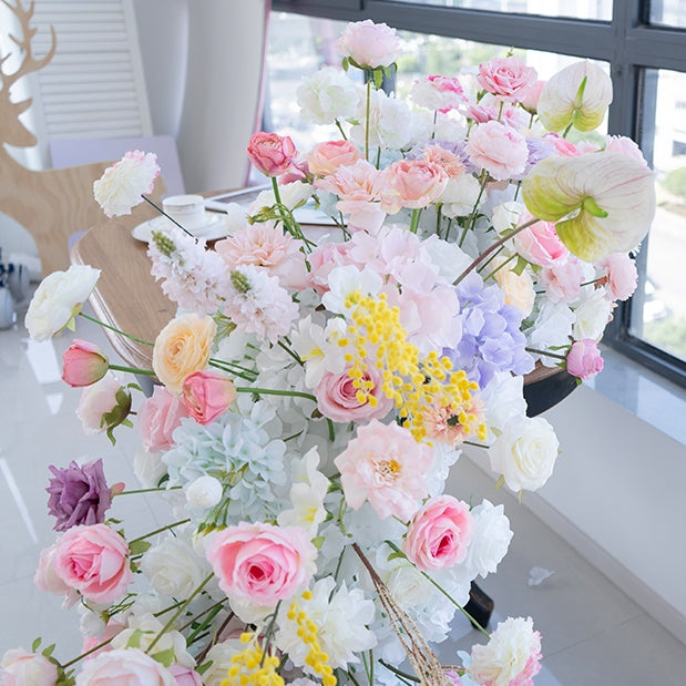 Corredor de mesa floral falso en tonos malva romántico y rubor, flores elegantes en cascada para ocasiones especiales FA-238