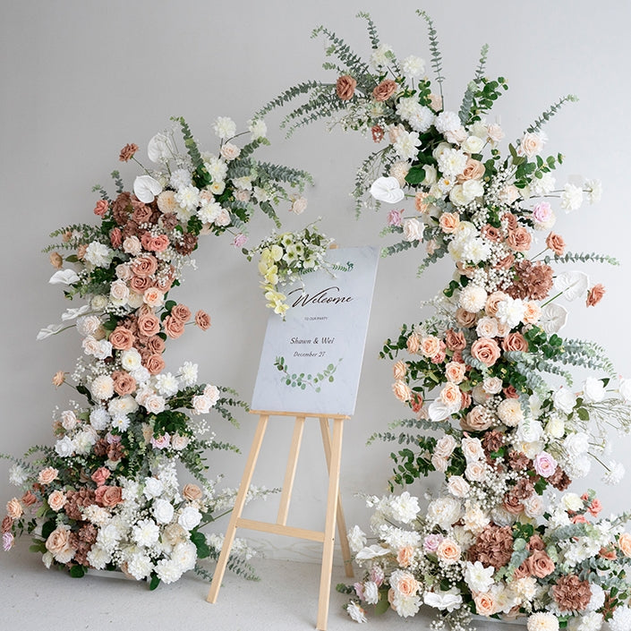 ヨーロッパスタイルのコーヒー色のエレガントな月型ウェディングセレモニーフローラルホーンアーチ - 結婚式、イベント、特別な occasion のための人工花アーチ VA-316