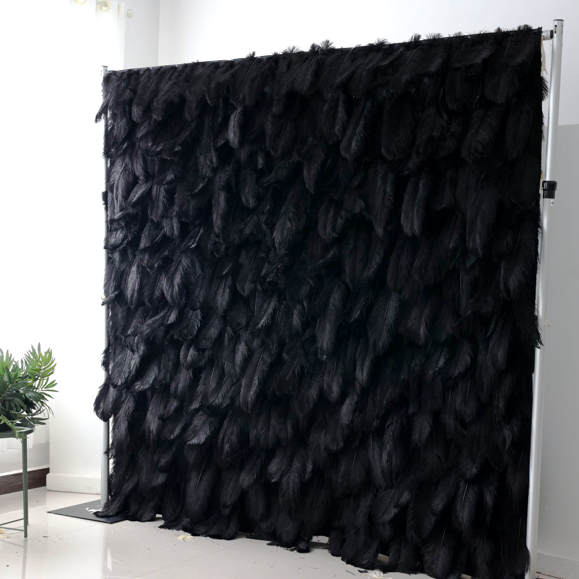 우아한 흰색 타조 깃털 벽 배경 - 롤업 패브릭 벽 - 신부 파티 장식 - 결혼식 장소 축하 꽃 벽 -VF-164