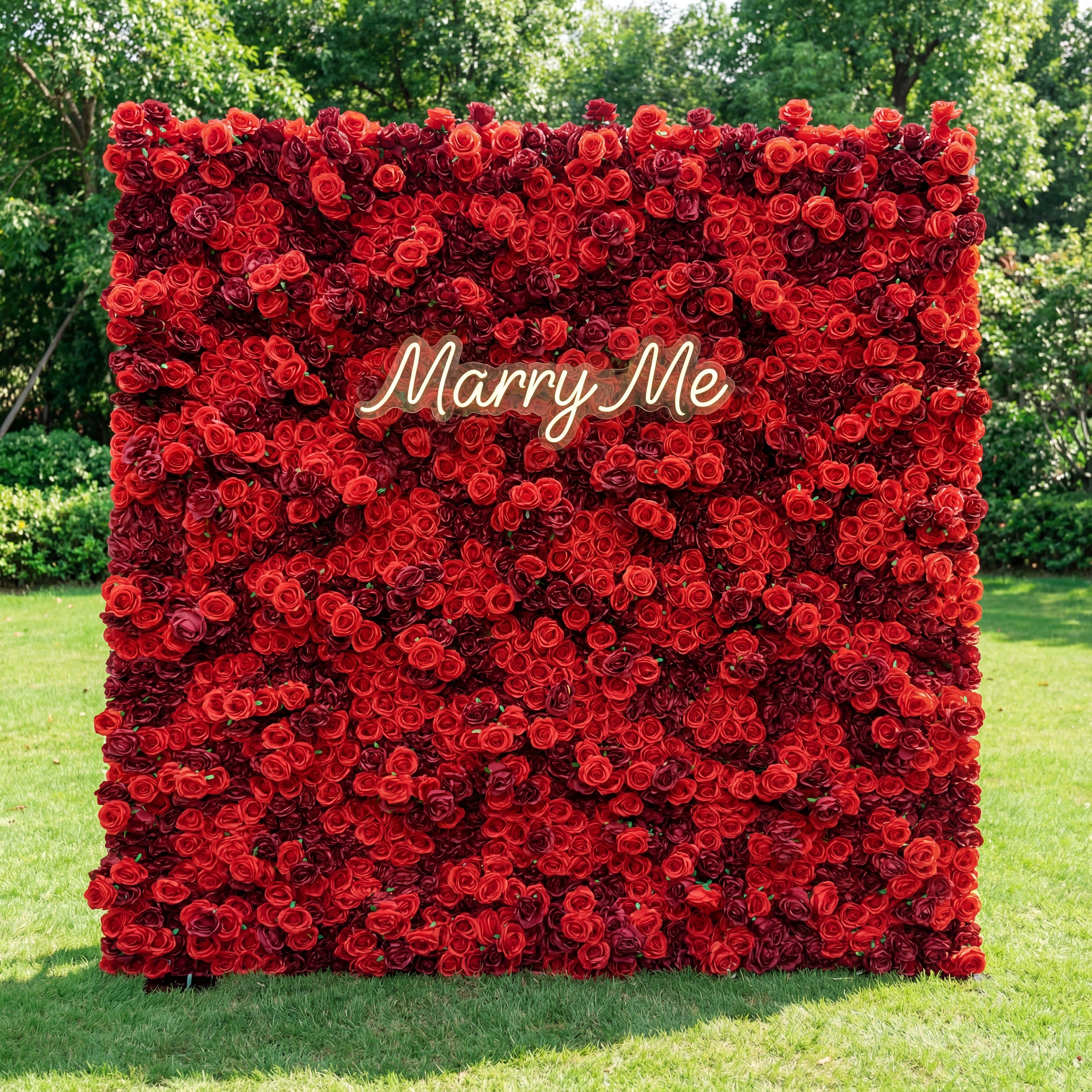 Valar Flower Roll Up Stoff Künstliche Blumenwand Crimson Coronation: Eine königliche Reihe roter Rosen strahlt Romantik und Ehrfurcht aus-VF-172
