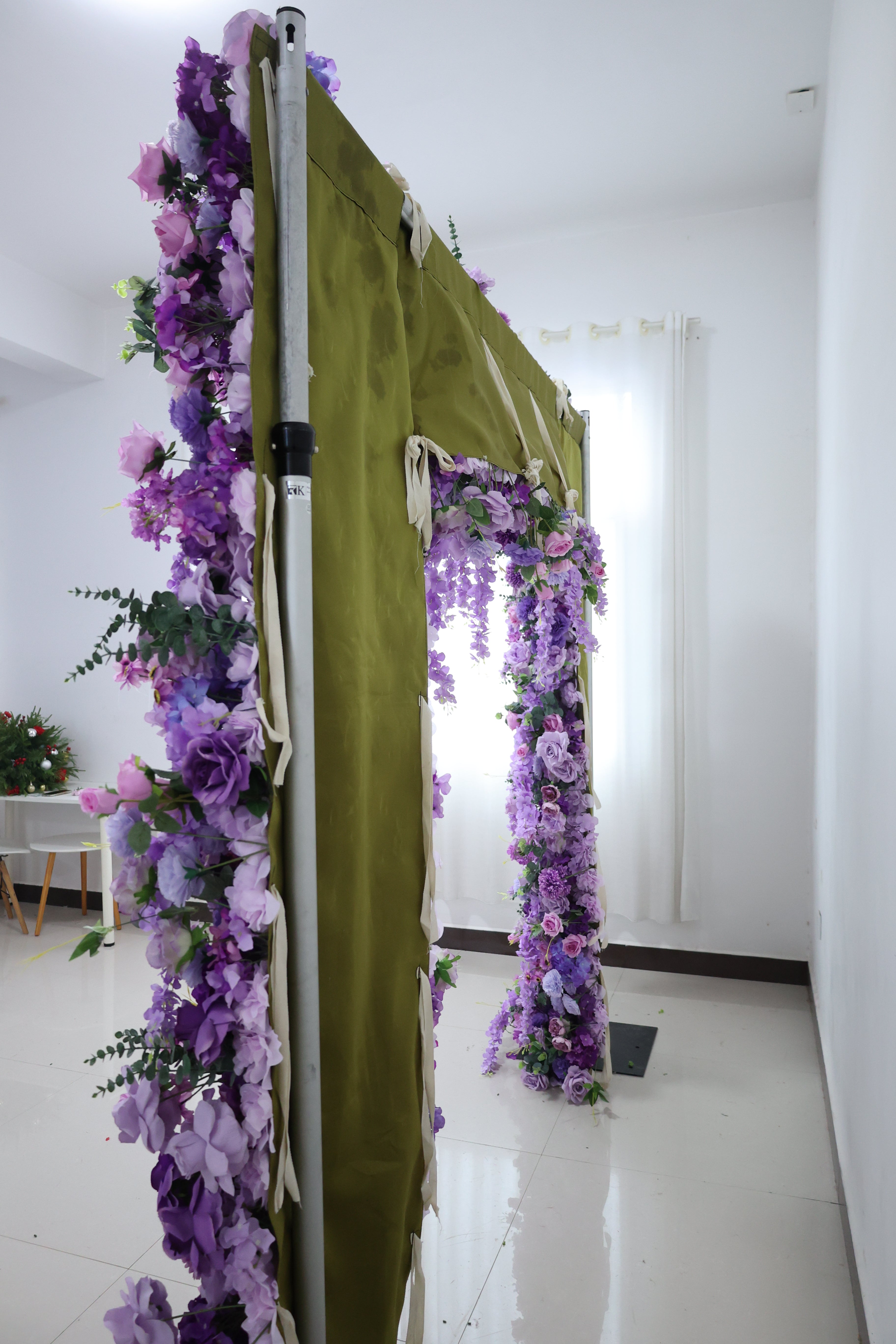 Eleganter Blumenbogen in Mondform für die Hochzeitszeremonie – Künstlicher Blumenbogen für Hochzeiten, Veranstaltungen und besondere Anlässe