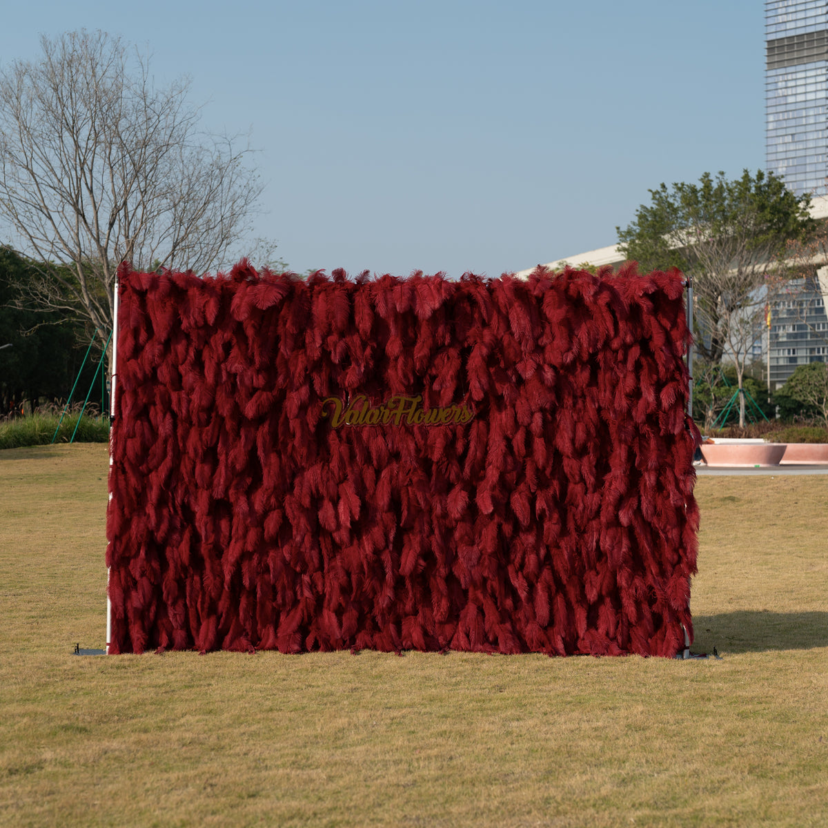Élégant fond de mur de plumes d’autruche blanche - Mur de tissu enroulable - Décor de fête nuptiale - Célébration des lieux de mariage Mur floral-VF-164