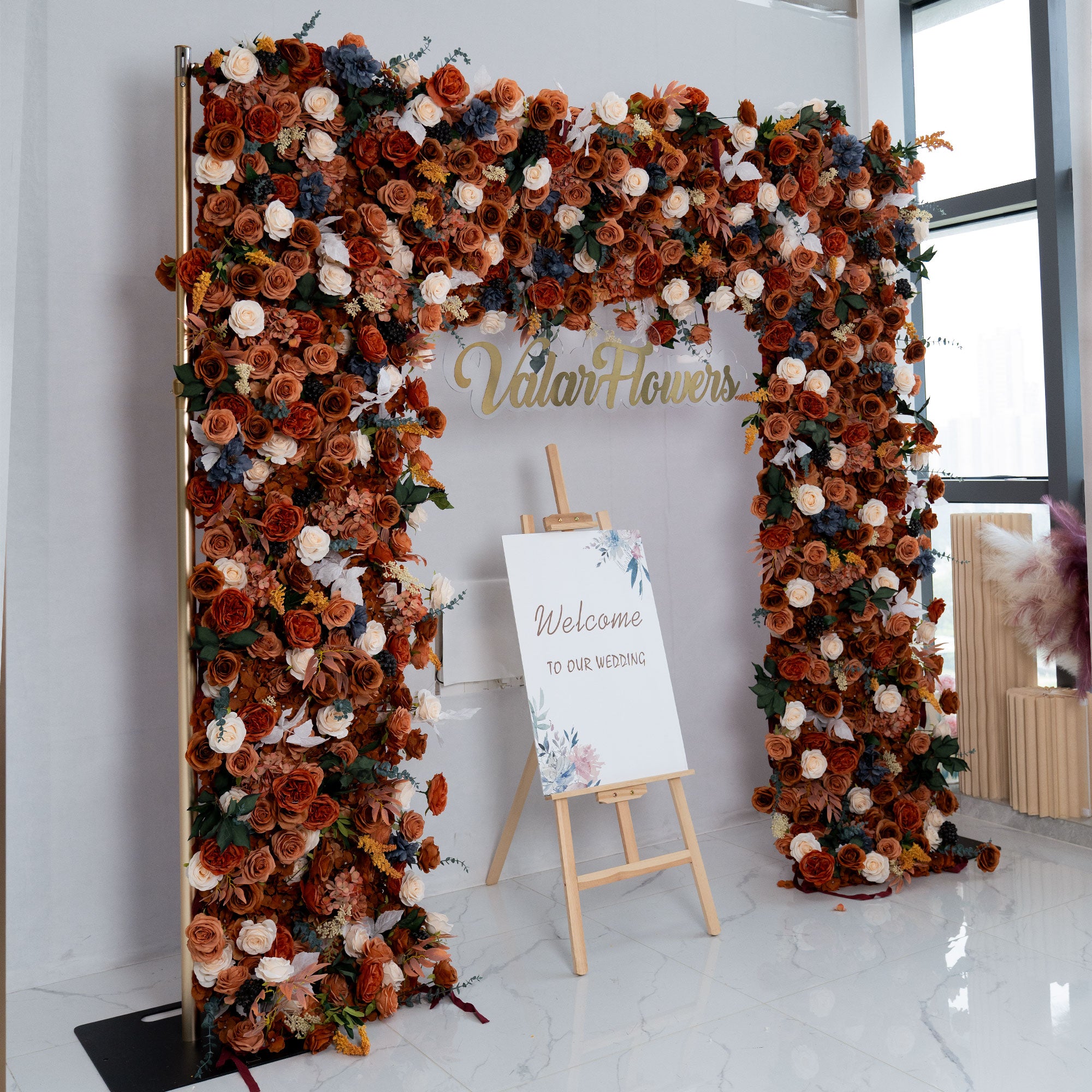 Eleganter Blumenbogen in Mondform für die Hochzeitszeremonie – Künstlicher Blumenbogen für Hochzeiten, Veranstaltungen und besondere Anlässe