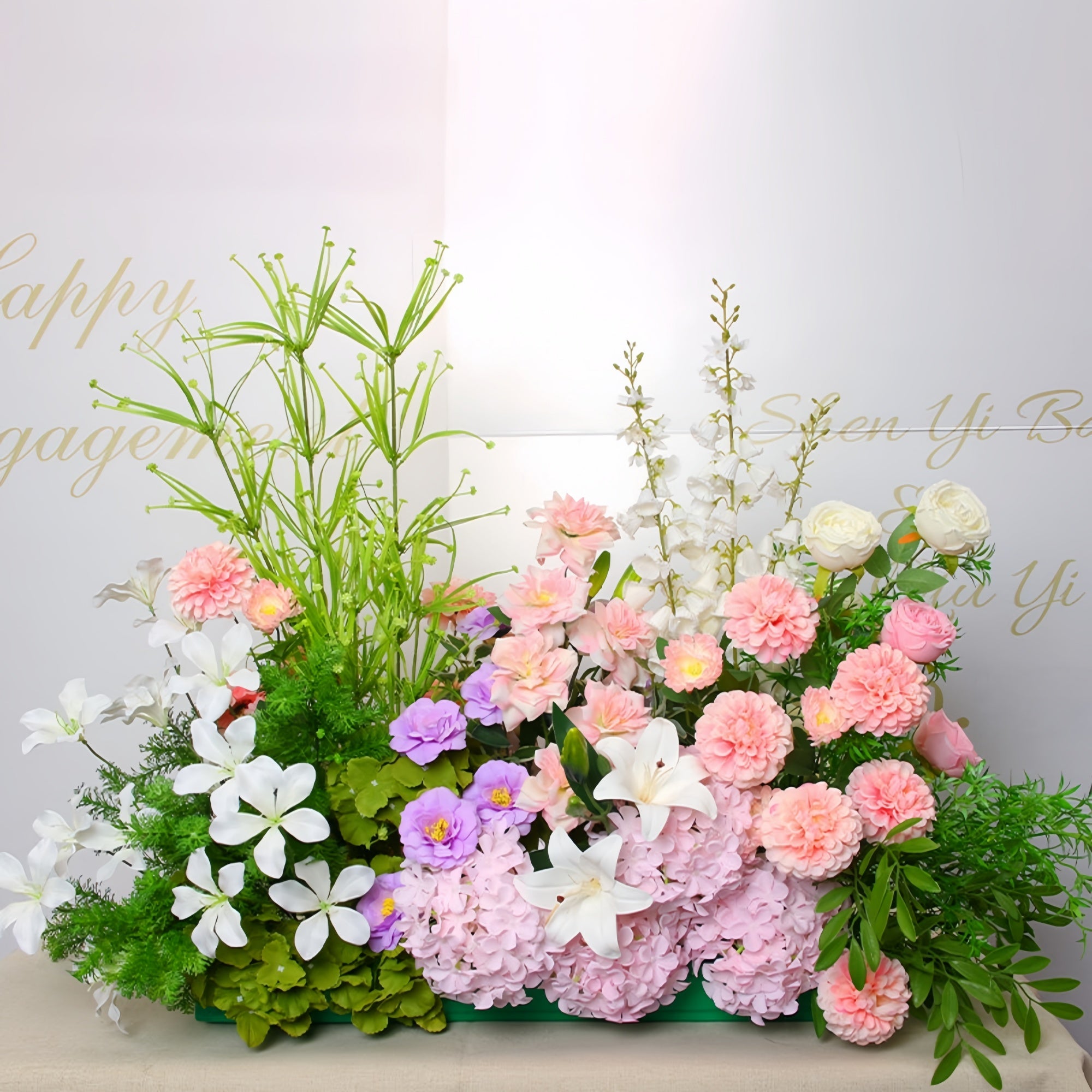 Configuración de flores artificiales inspiradas en la primavera – Conjunto de flores artificiales azules y amarillas para eventos FA-264