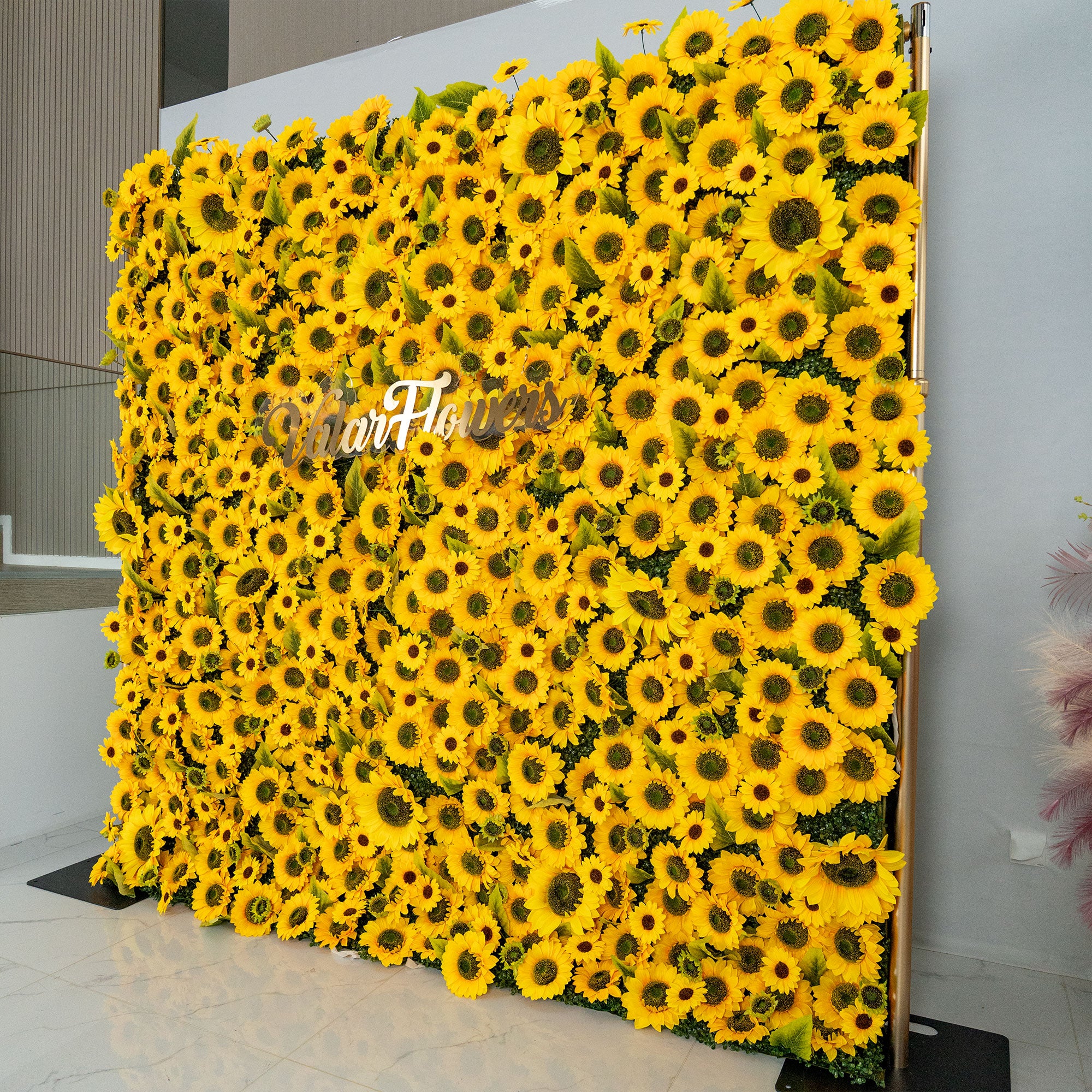 ValarFlowers 인공 꽃 벽 배경: Sunbliss 꽃 인공 꽃 벽 배경-빛나는 노란 해바라기 필드 에디션-VF-265-2