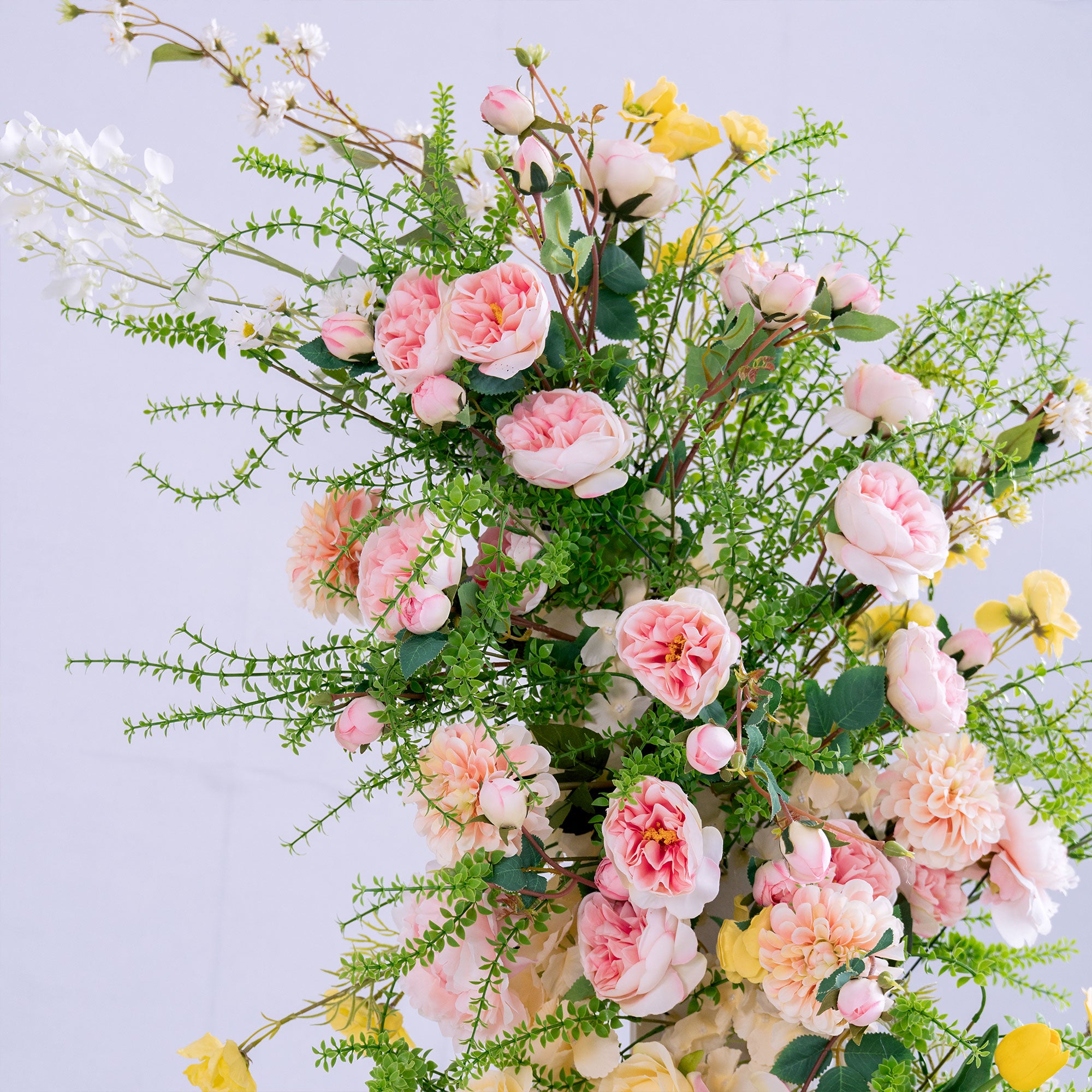 Eleganter Blumenbogen in Mondform für die Hochzeitszeremonie – Künstlicher Blumenbogen für Hochzeiten, Veranstaltungen und besondere Anlässe