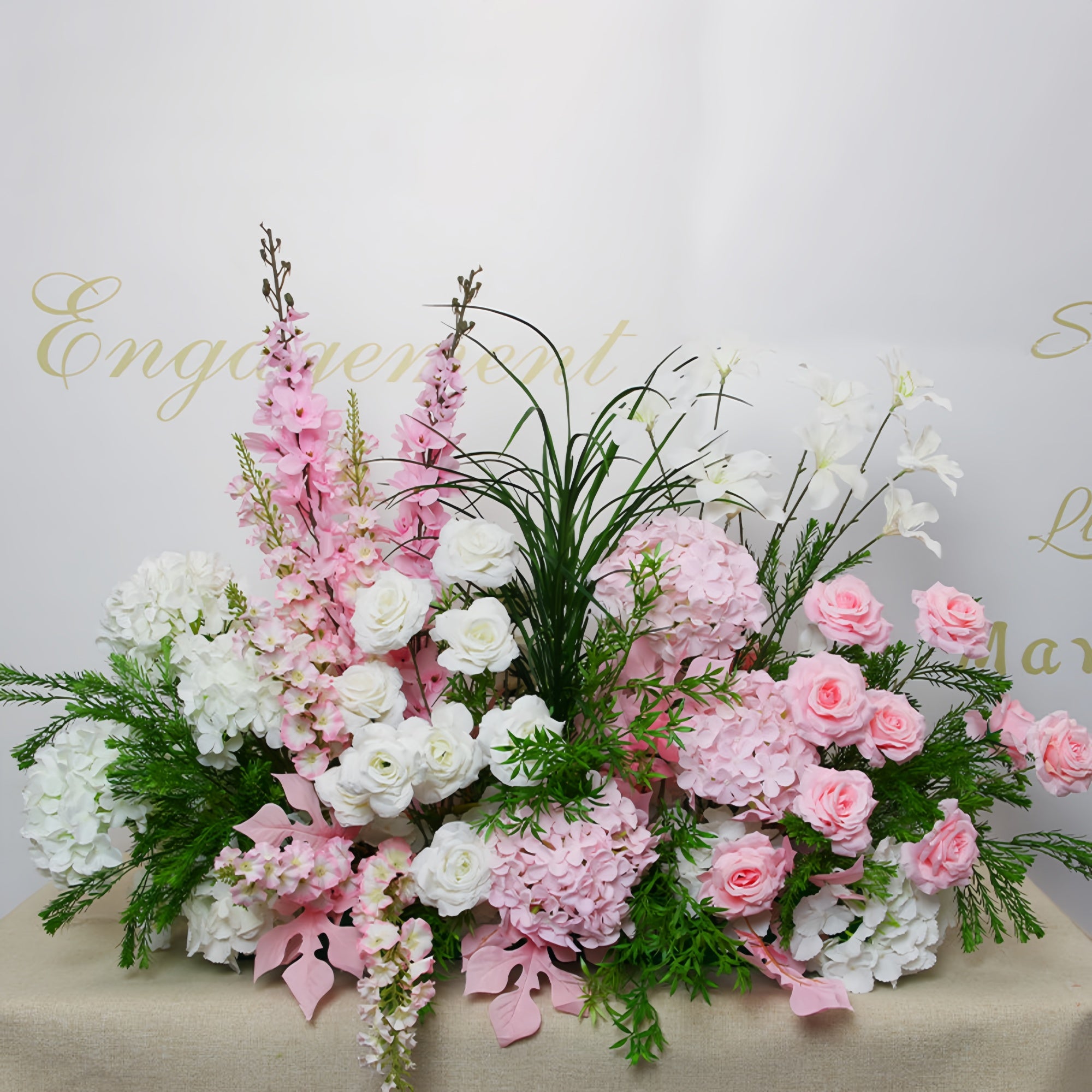 Configuración de flores artificiales inspiradas en la primavera – Conjunto de flores artificiales azules y amarillas para eventos FA-264
