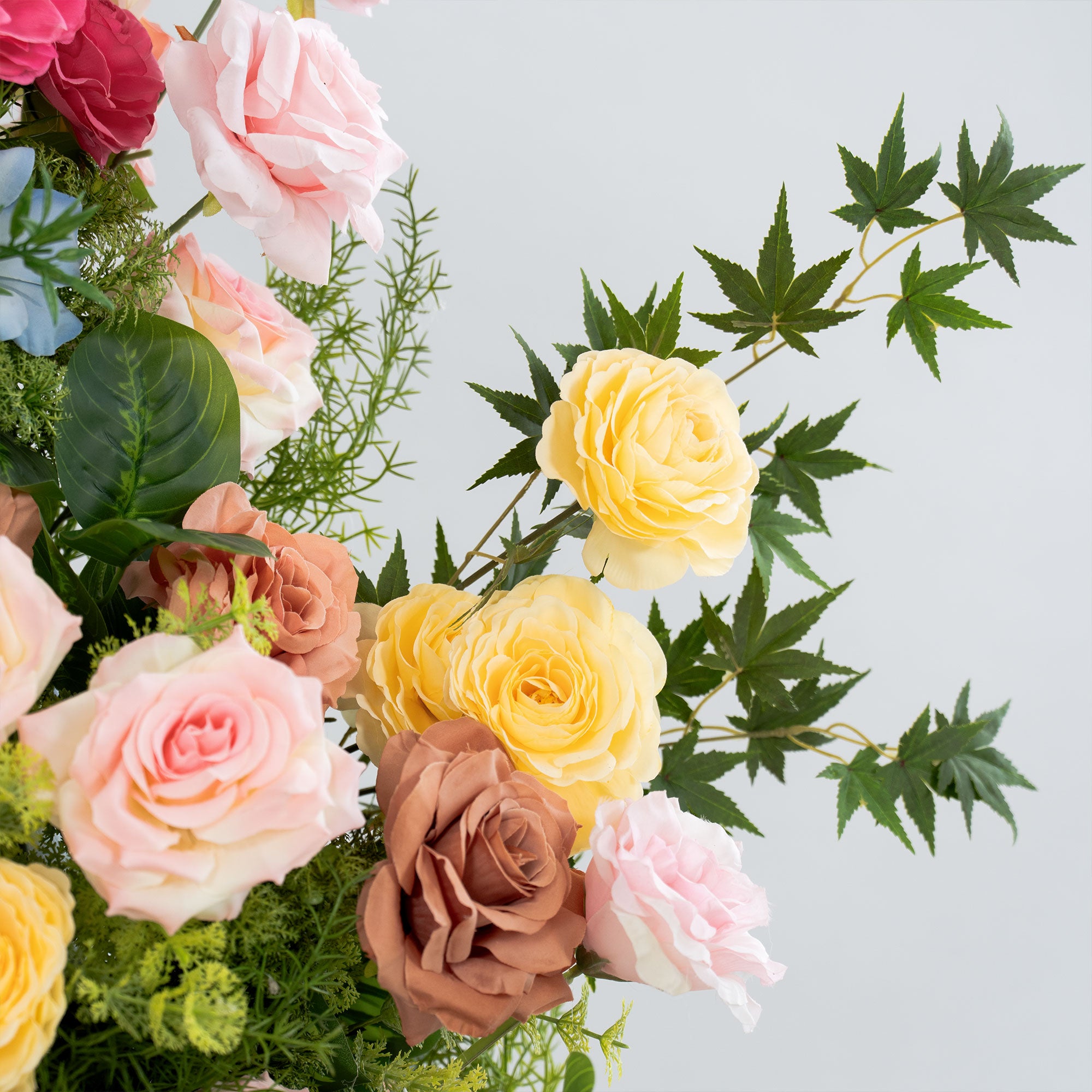 Eleganter Blumenbogen in Mondform für die Hochzeitszeremonie – Künstlicher Blumenbogen für Hochzeiten, Veranstaltungen und besondere Anlässe