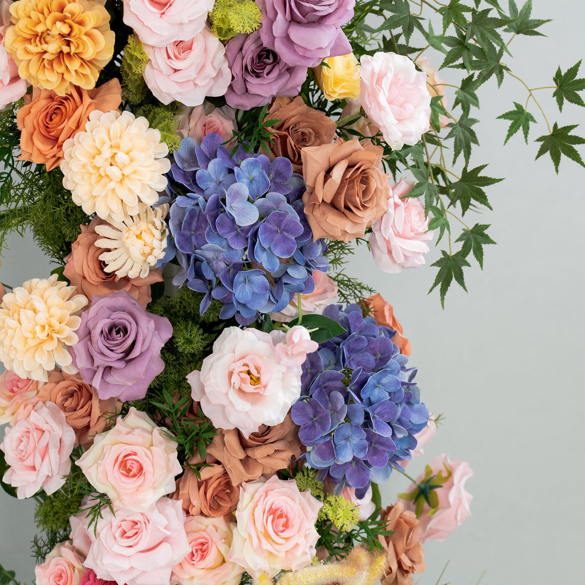 Eleganter Blumenbogen in Mondform für die Hochzeitszeremonie – Künstlicher Blumenbogen für Hochzeiten, Veranstaltungen und besondere Anlässe