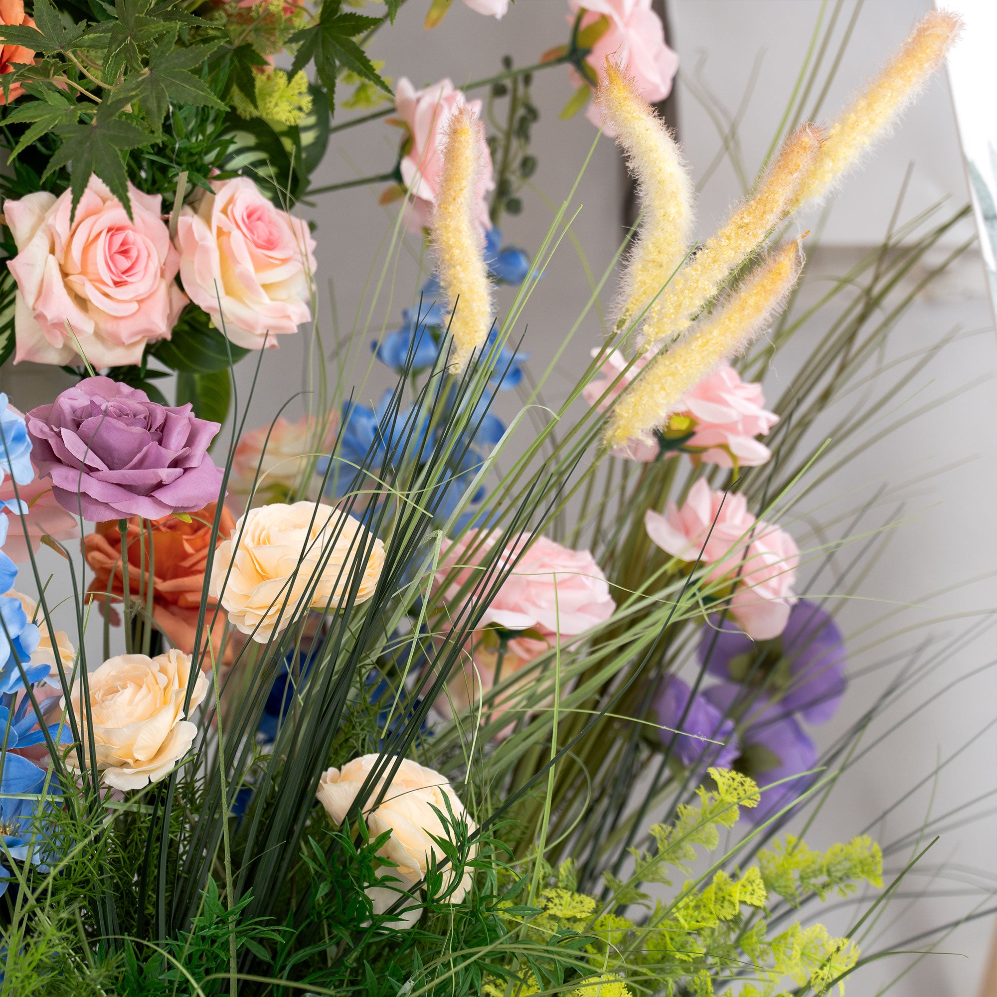 Eleganter Blumenbogen in Mondform für die Hochzeitszeremonie – Künstlicher Blumenbogen für Hochzeiten, Veranstaltungen und besondere Anlässe