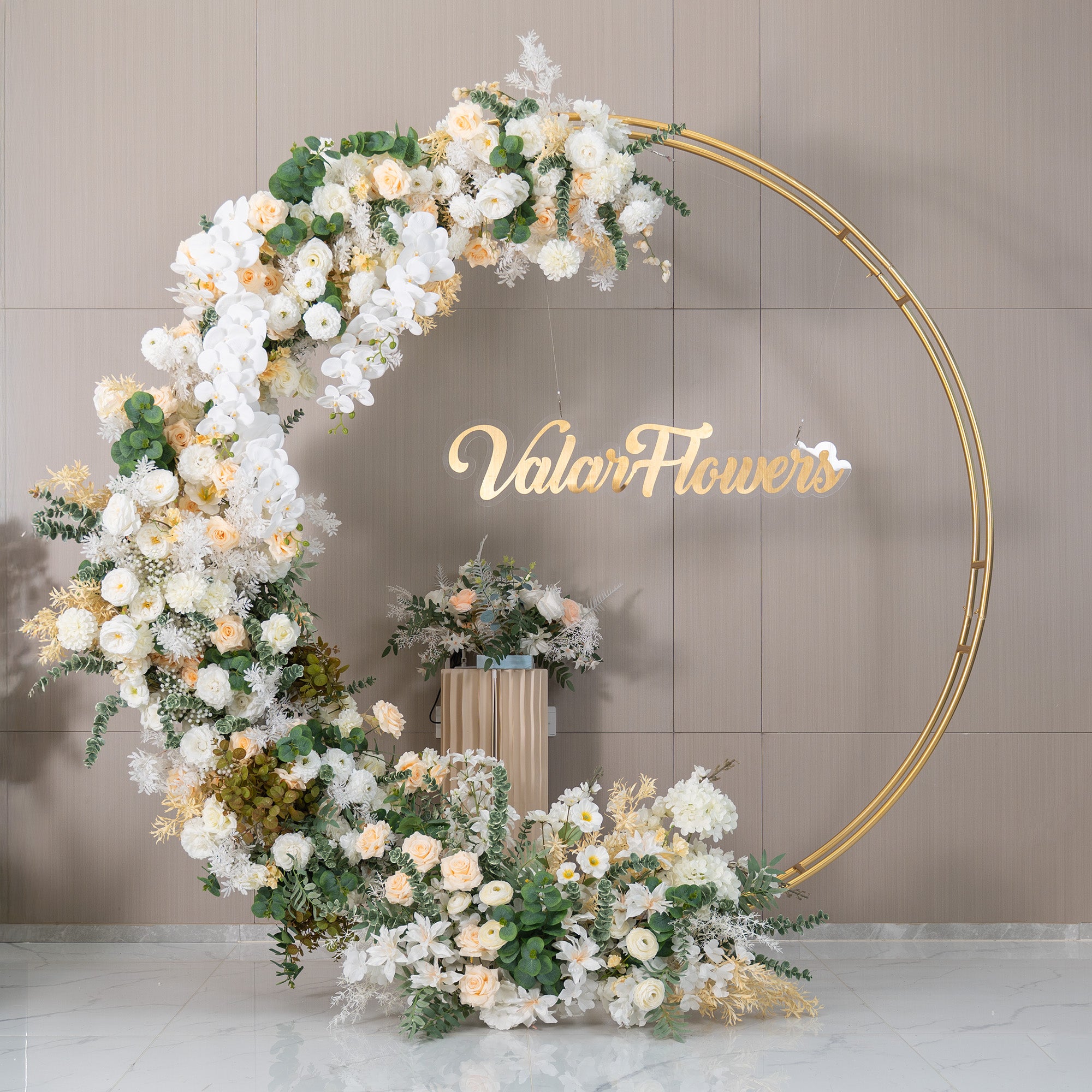 Eleganter Blumenbogen in Mondform für die Hochzeitszeremonie – Künstlicher Blumenbogen für Hochzeiten, Veranstaltungen und besondere Anlässe