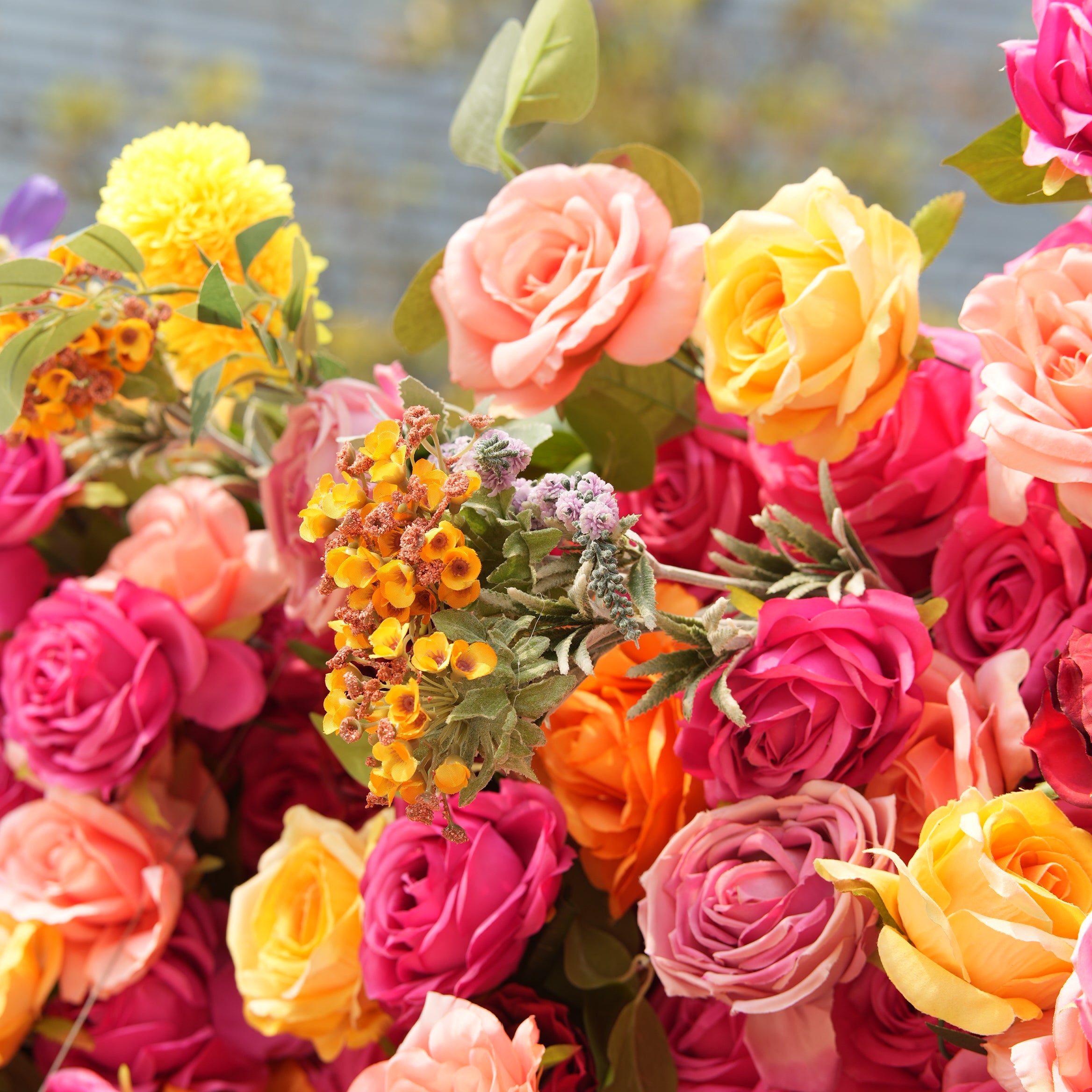 خلفية حائط من الزهور الصناعية الفاخرة – لوحة ورود حرير يدوية الصنع وزهور للزفاف والفعاليات وحفلات الزينة - VF-806