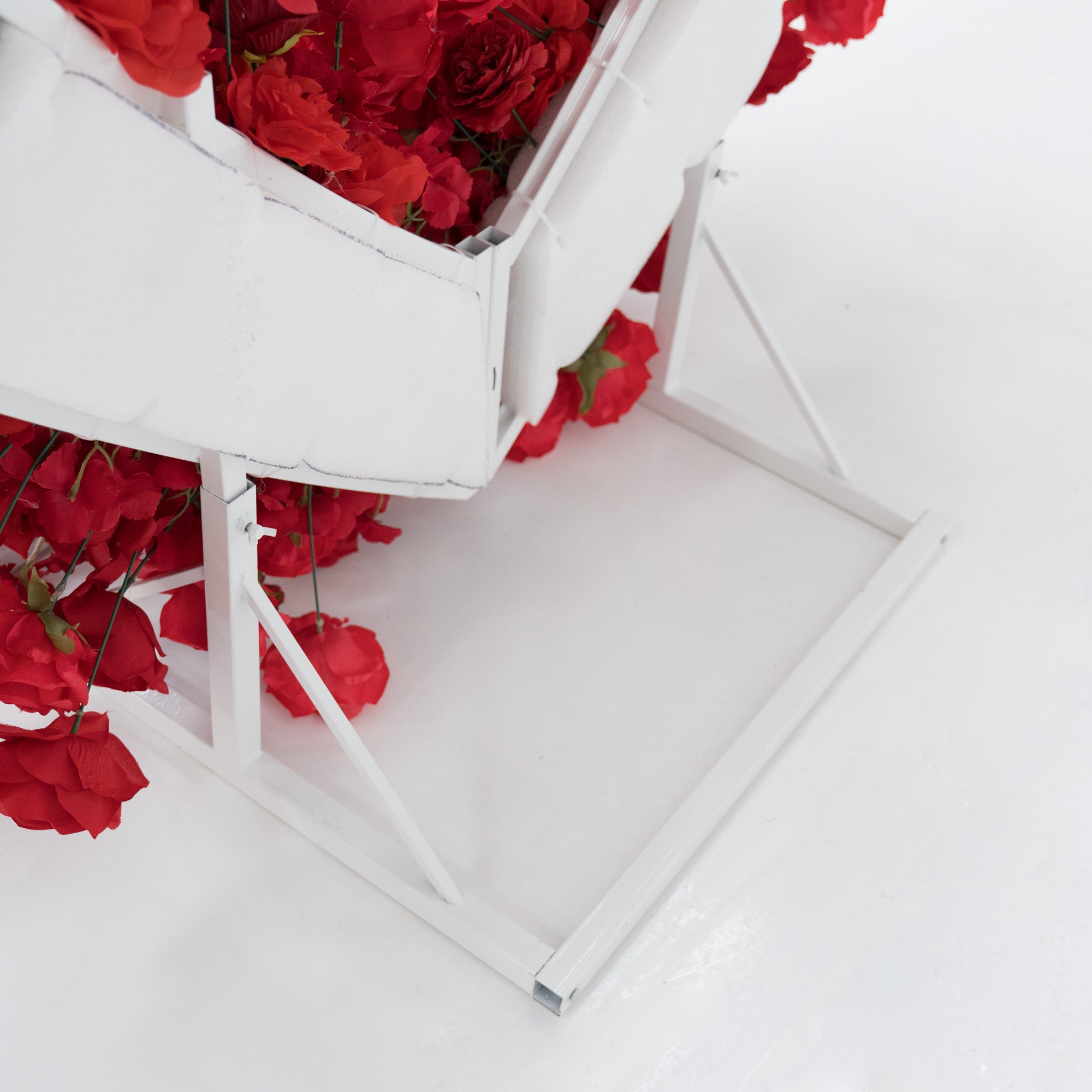 Valar Flower Red Rose Heart - Shaped Floral Backdrop: A Romantic Proposal & Event Centerpiece HA-405