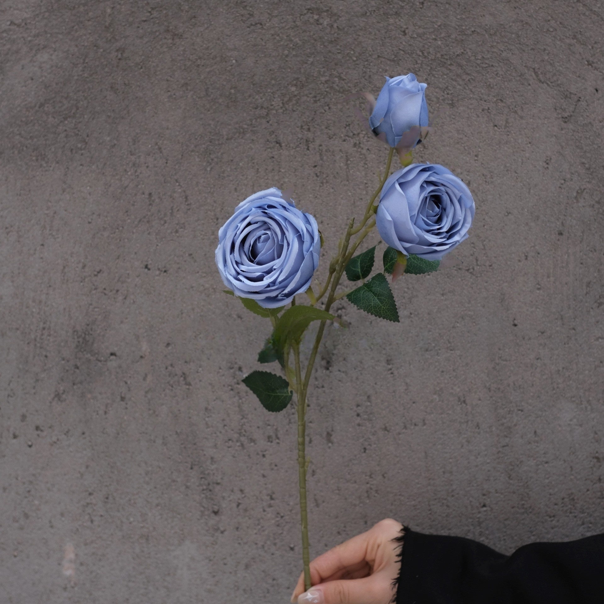 Conjunto de Flores Artificiales Negras y Rosas – Decoración Moderna para Fondo de Fiesta de Cumpleaños con Arreglo Floral Falso FA-255