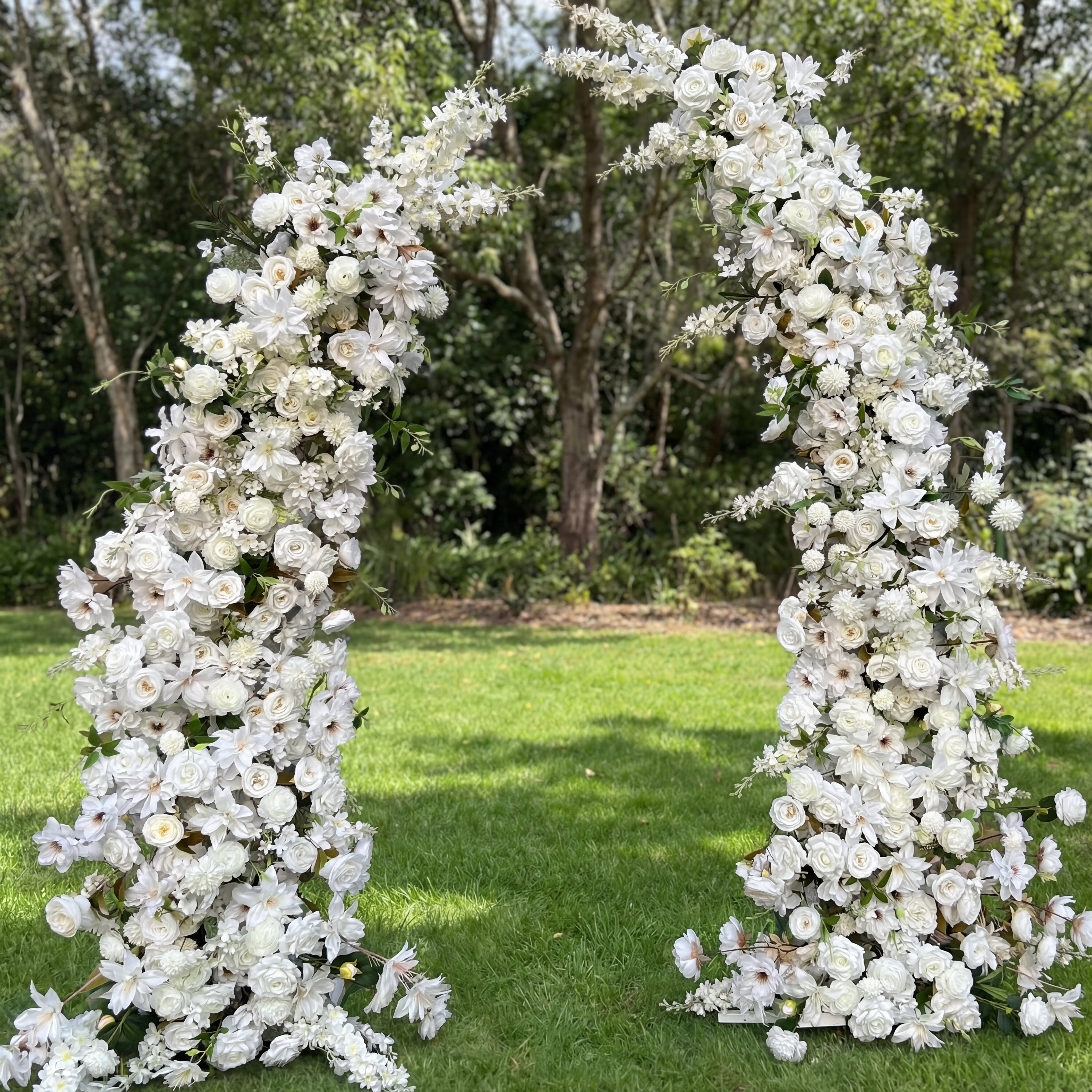 エレガントな月形ウェディングセレモニーフローラルアーチ - 結婚式、イベント、特別な occasion のための人工花アーチ VA-325