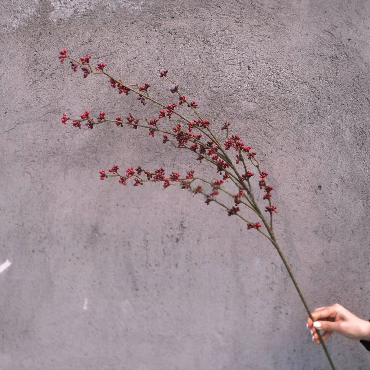 Conjunto de Flores Artificiales Negras y Rosas – Decoración Moderna para Fondo de Fiesta de Cumpleaños con Arreglo Floral Falso FA-255