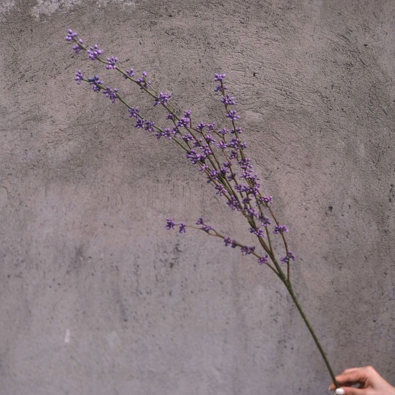 Conjunto de Flores Artificiales Negras y Rosas – Decoración Moderna para Fondo de Fiesta de Cumpleaños con Arreglo Floral Falso FA-255