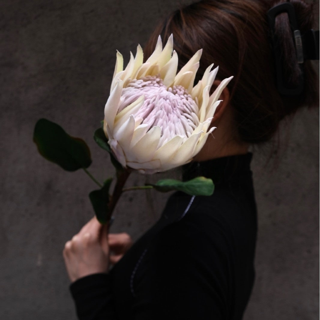 Valar Flower Realistic Protea King Bloom – Faux Statement Flower for Wedding & Event Styling FS-1066