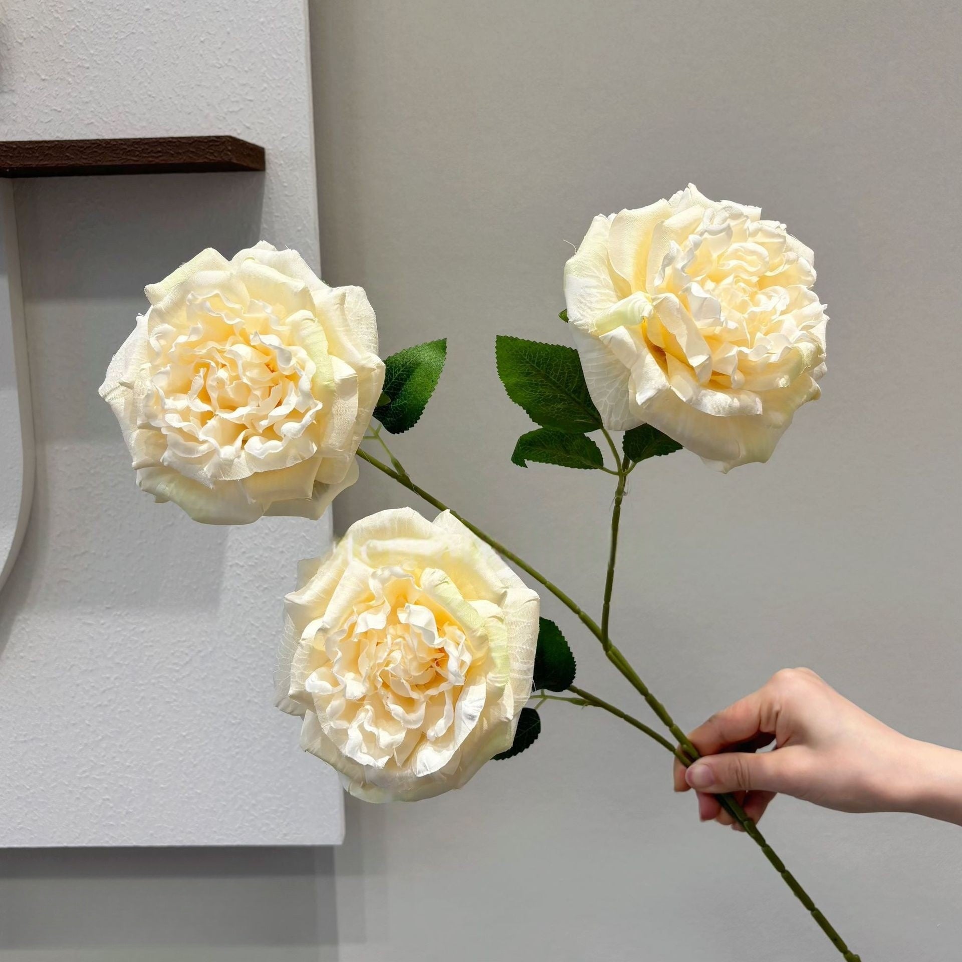 مجموعة زهور صناعية سوداء ووردية – ديكور خلفية حفلة عيد ميلاد حديث مع ترتيب زهور مزيفة FA-255