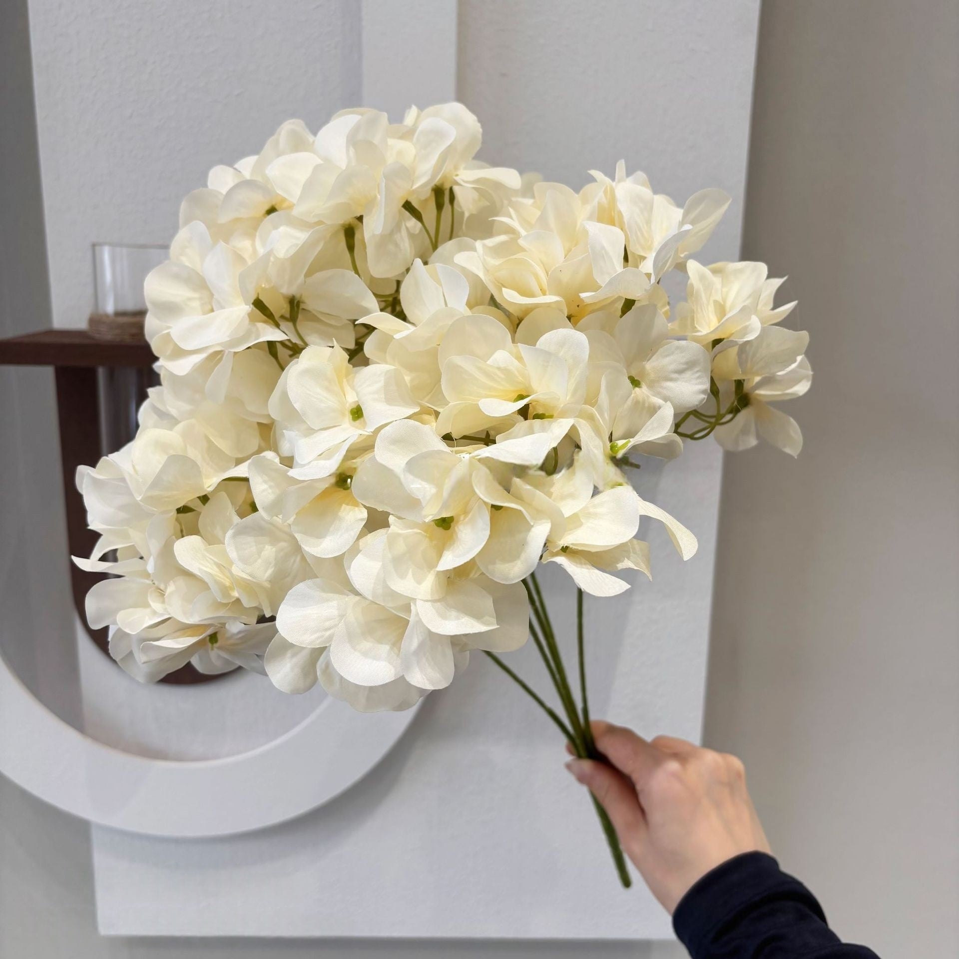 مجموعة زهور صناعية سوداء ووردية – ديكور خلفية حفلة عيد ميلاد حديث مع ترتيب زهور مزيفة FA-255