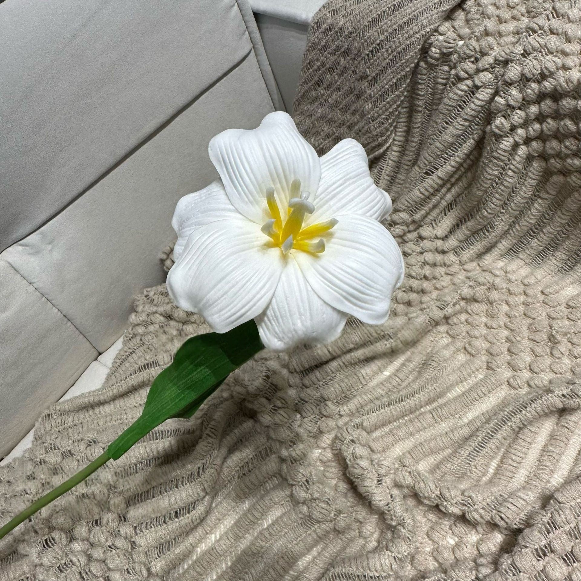 مجموعة زهور صناعية سوداء ووردية – ديكور خلفية حفلة عيد ميلاد حديث مع ترتيب زهور مزيفة FA-255