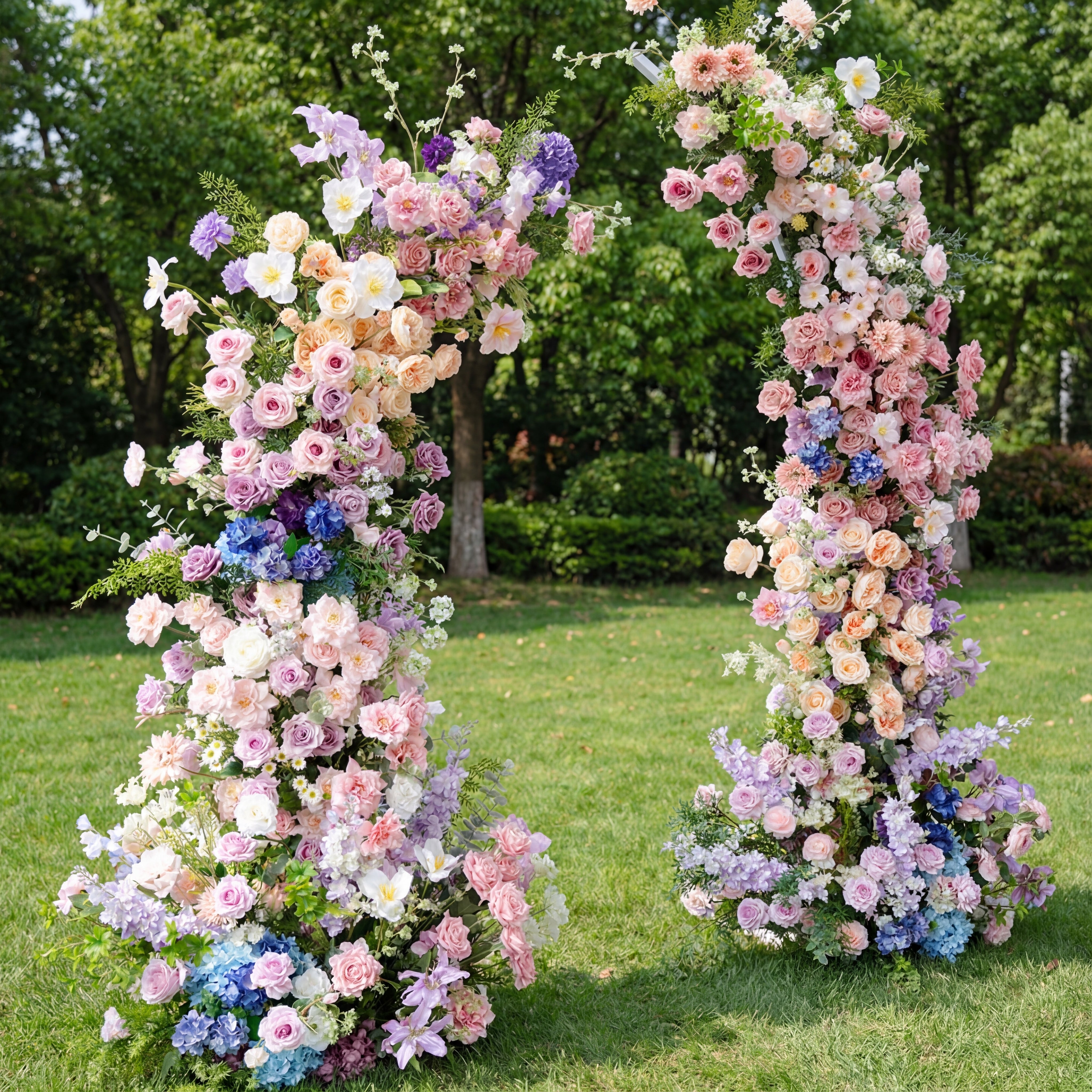 Arche florale élégante en forme de lune pour cérémonie de mariage - Arche de fleurs artificielles pour mariages, événements et occasions spéciales