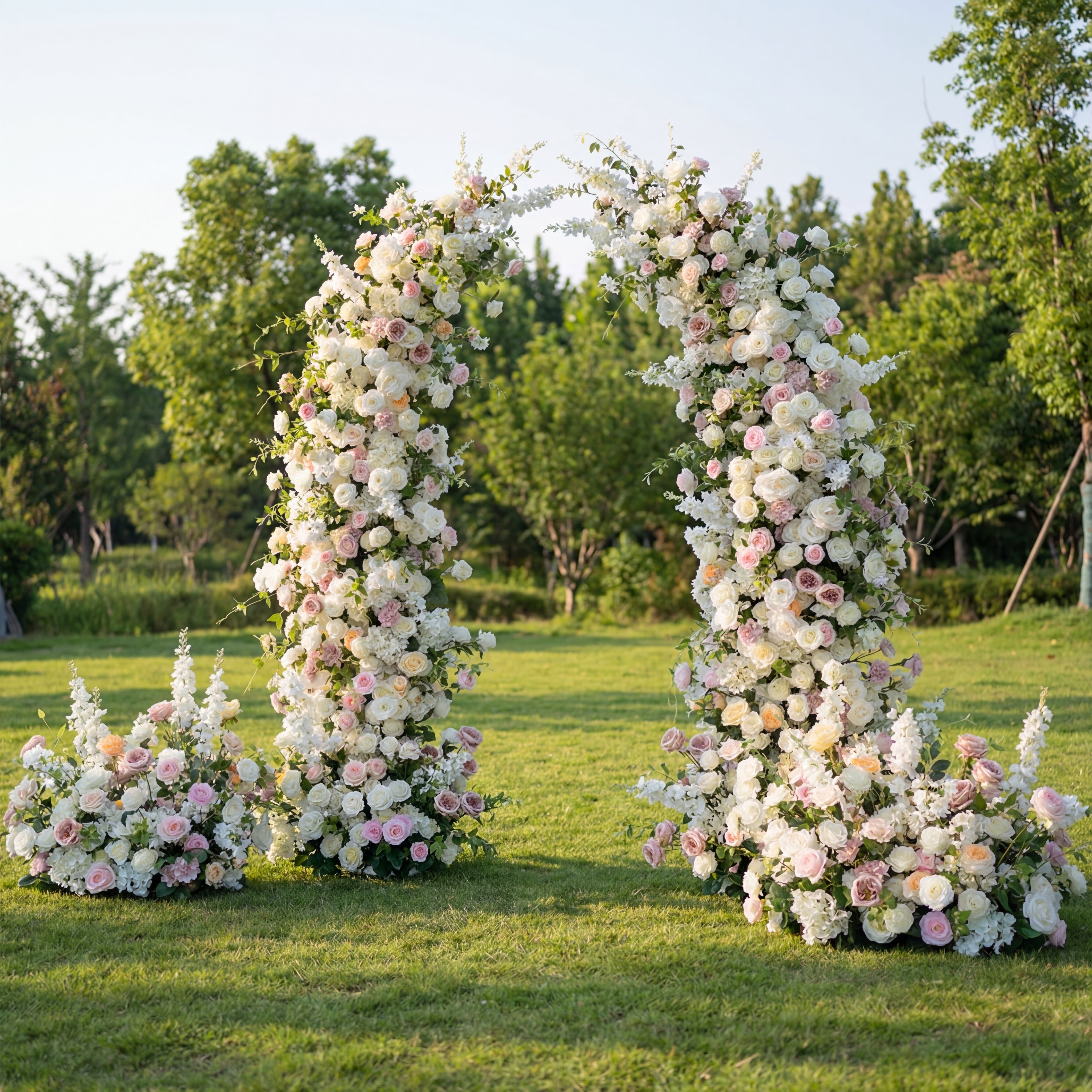 우아한 달 모양 결혼식 꽃 아치 - 결혼식, 행사 및 특별 행사를 위한 인공 꽃 아치
