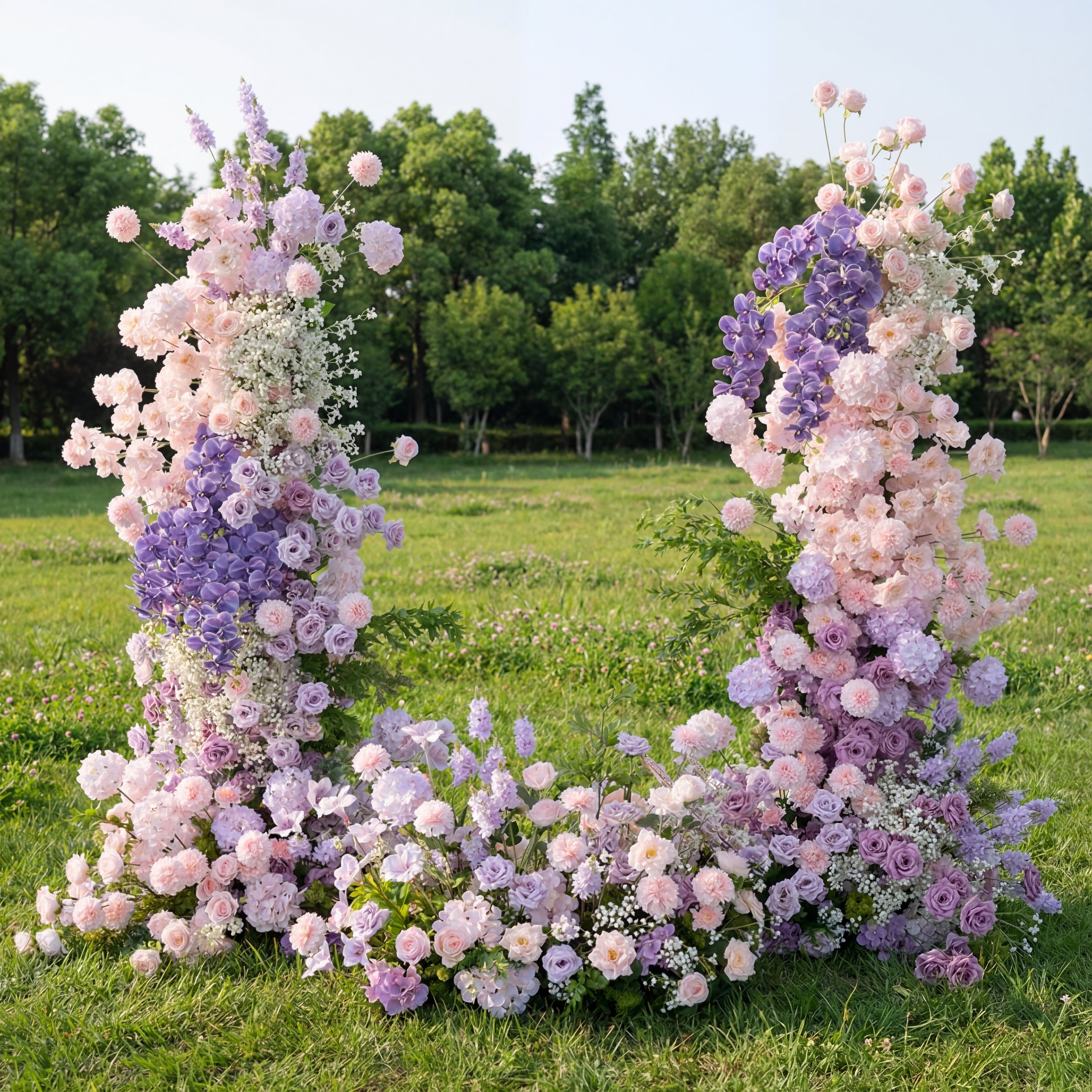 Eleganter Blumenbogen in Mondform für die Hochzeitszeremonie – Künstlicher Blumenbogen für Hochzeiten, Veranstaltungen und besondere Anlässe