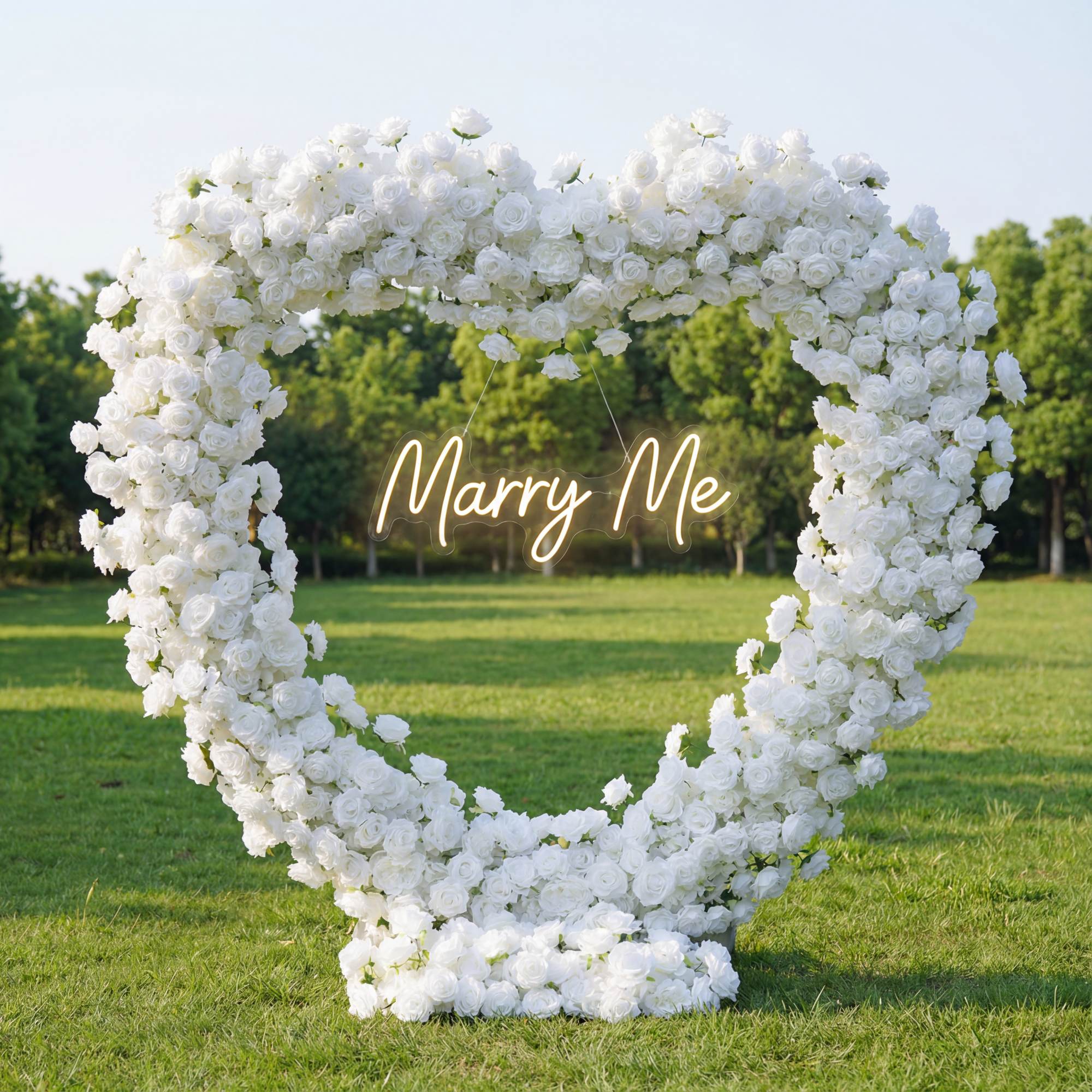 ハート型人工バラアーチ – ロマンチックな結婚式のセレモニーバック