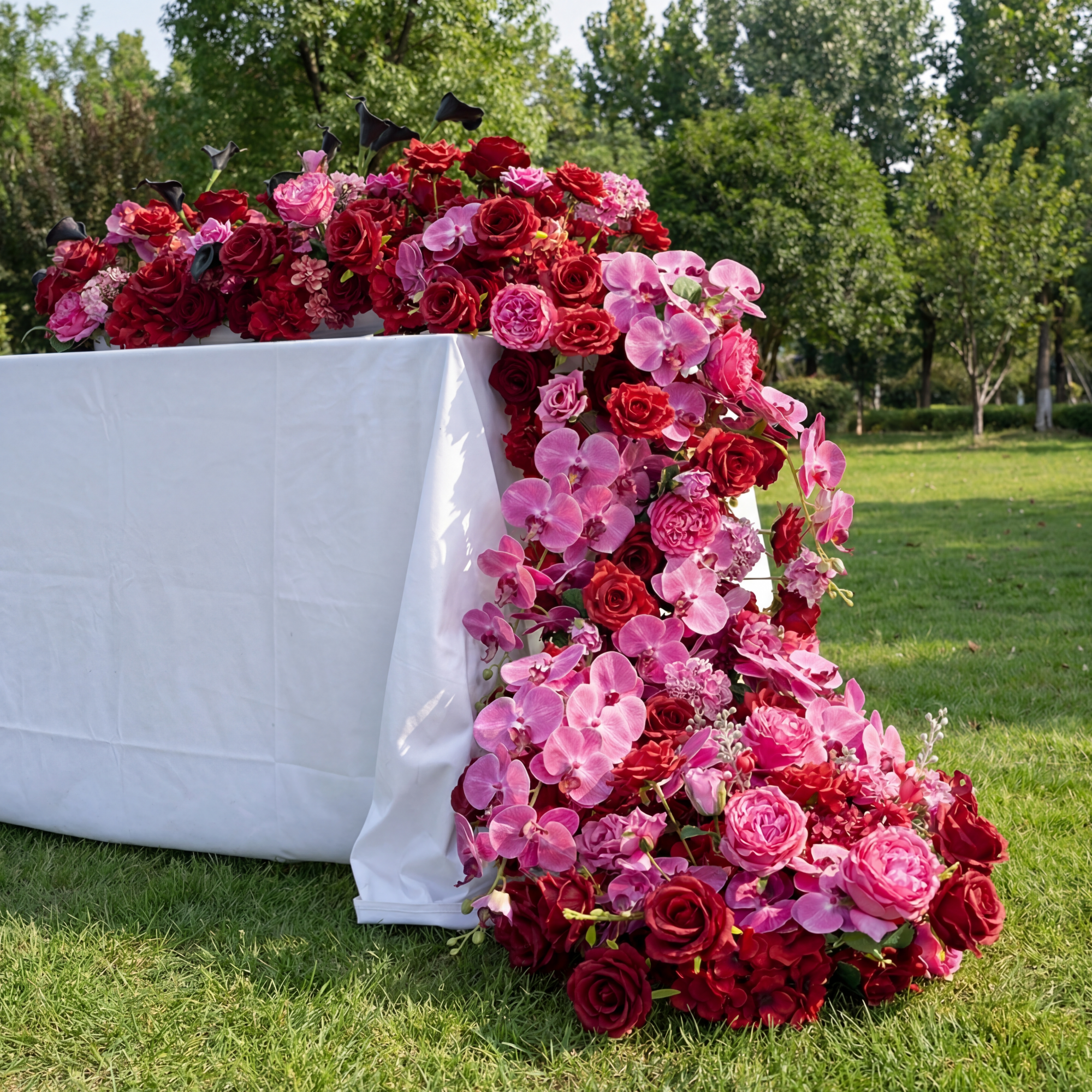 Romantischer Tischläufer mit roten und rosa Blumen für Hochzeiten, künstliches Blumenarrangement, Empfangsdekoration und Event-Display FA-217