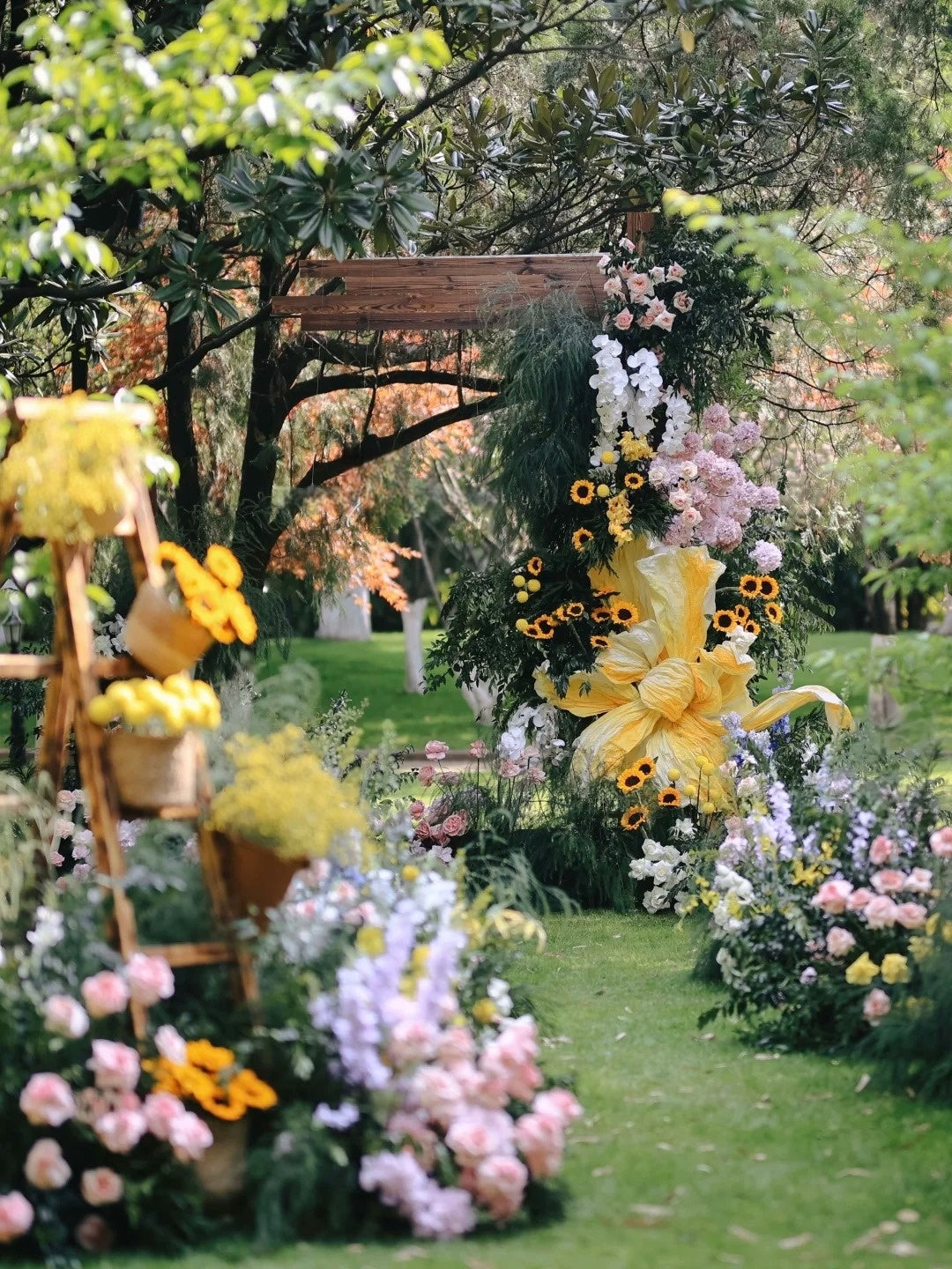 🌿 Forest Garden Wedding Ideas with Sunflowers and Storybook Florals
