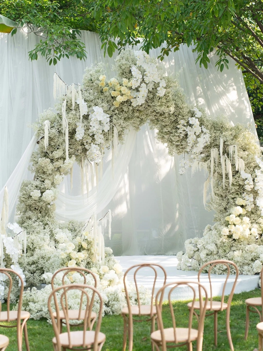 ☁️ A Wedding That Feels Like Walking Into a Soft White Cloud Introduction