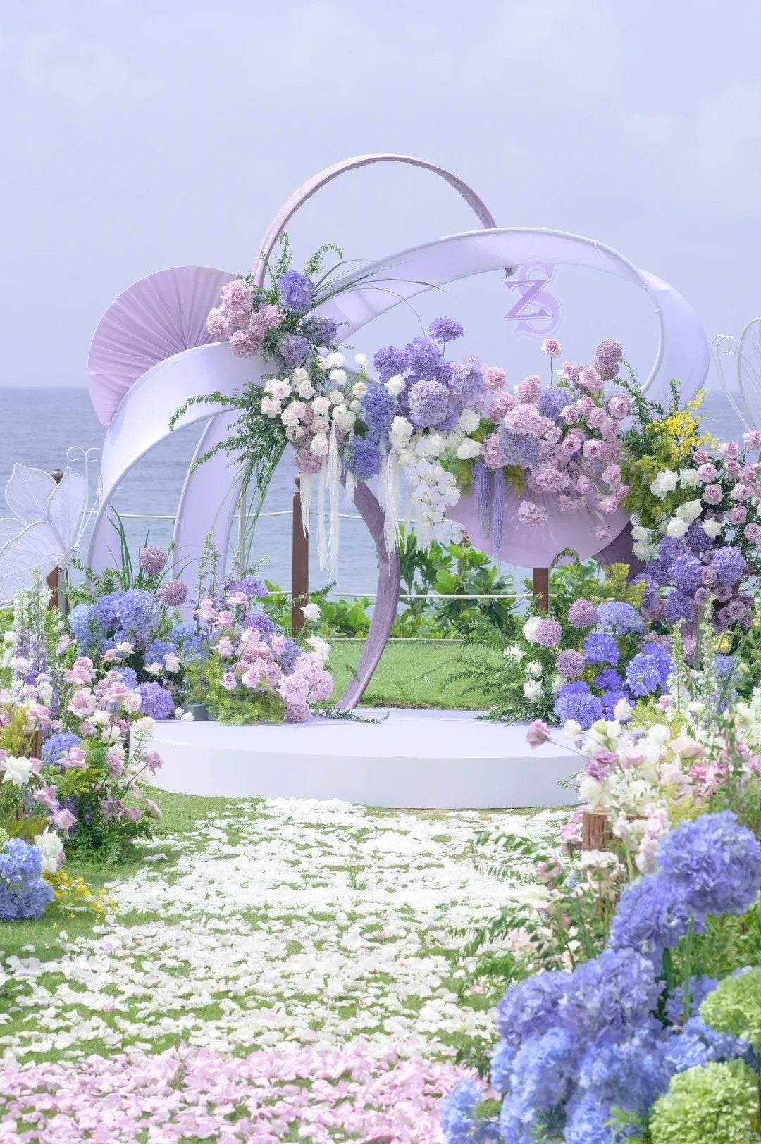 💜 This Wedding Doesn’t Feel Designed — It Feels Like a Dream Floating Above the Ocean